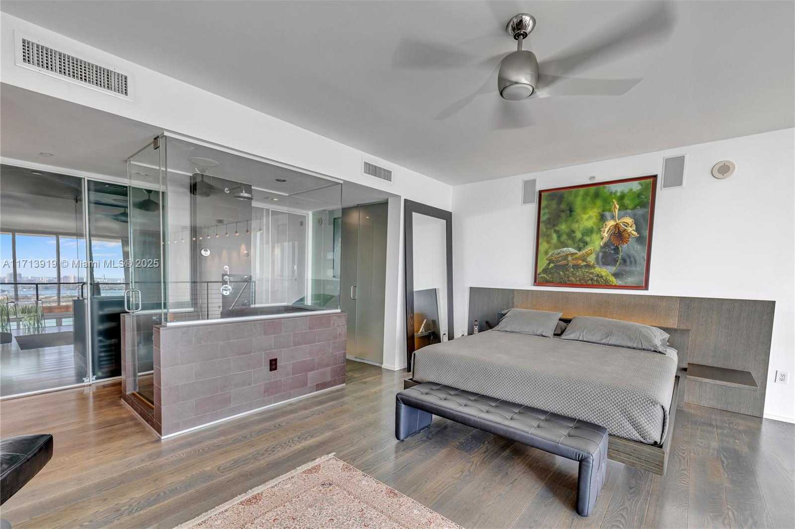 Small Image of 1040 BISCAYNE BLVD #2501, Miami Number 32