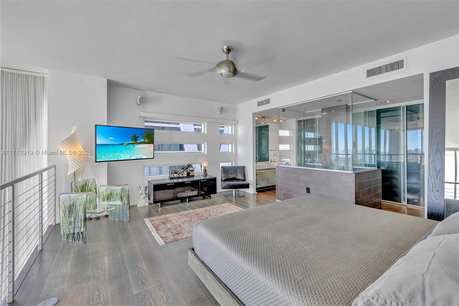 Small Image of 1040 BISCAYNE BLVD #2501, Miami Number 33
