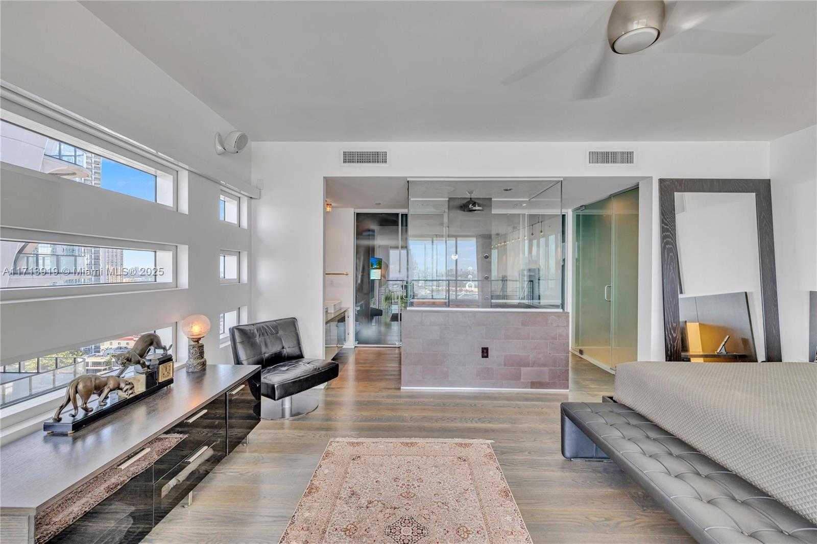 Small Image of 1040 BISCAYNE BLVD #2501, Miami Number 34