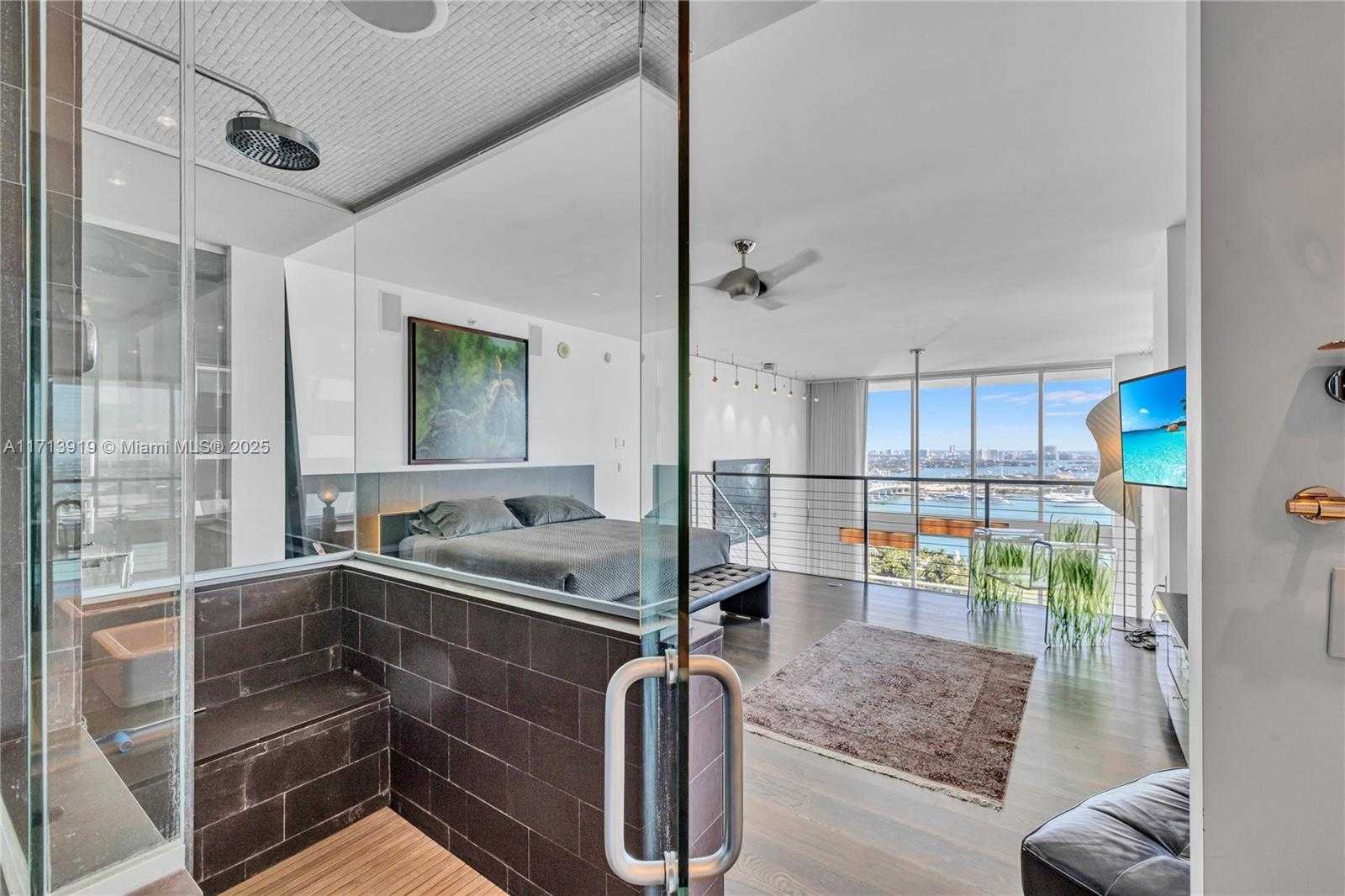 Small Image of 1040 BISCAYNE BLVD #2501, Miami Number 35