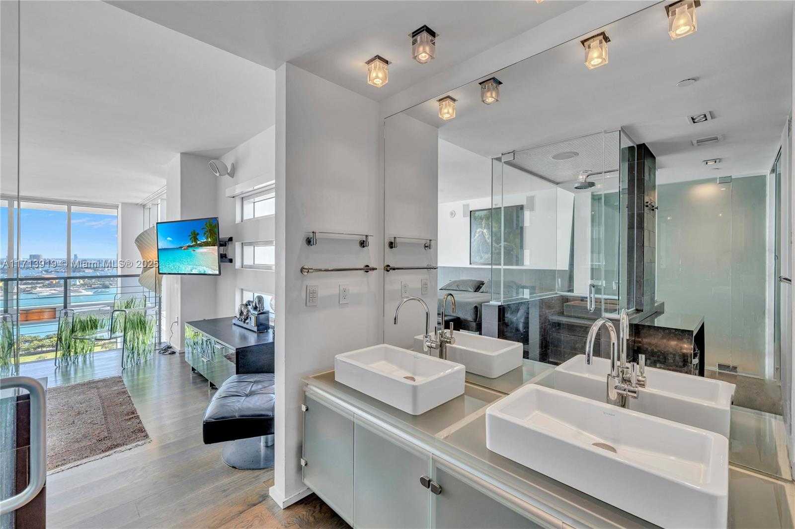Small Image of 1040 BISCAYNE BLVD #2501, Miami Number 38