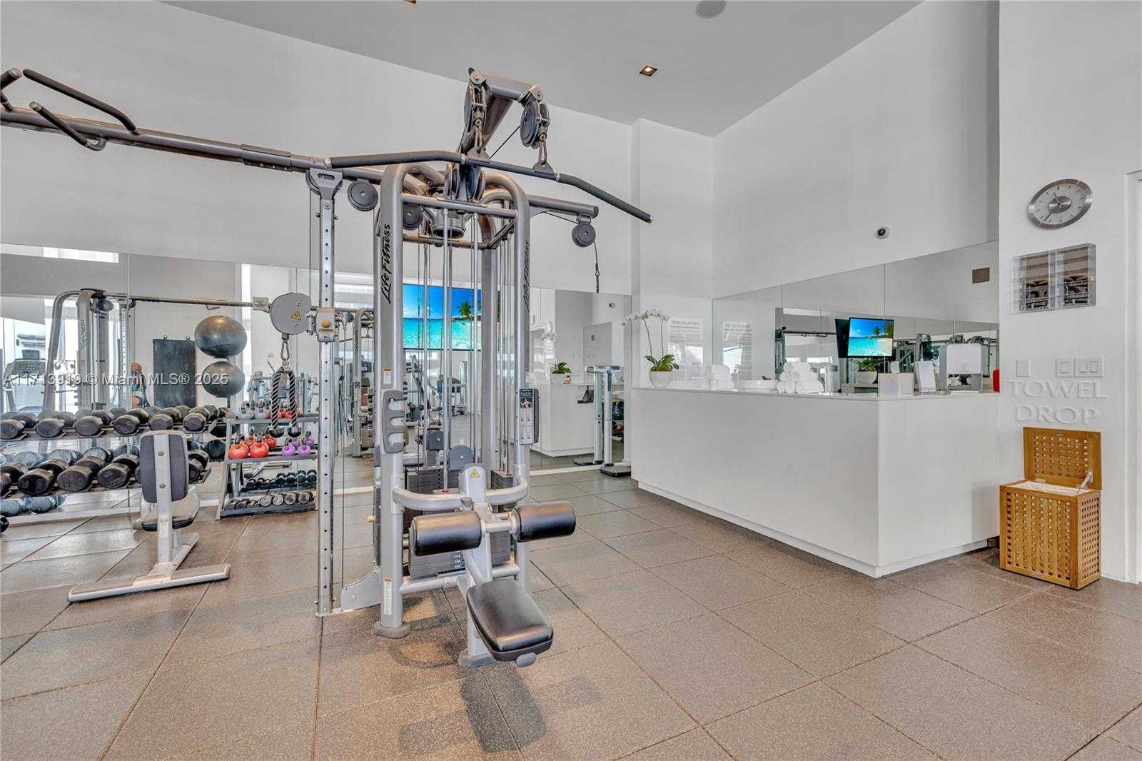 Small Image of 1040 BISCAYNE BLVD #2501, Miami Number 41