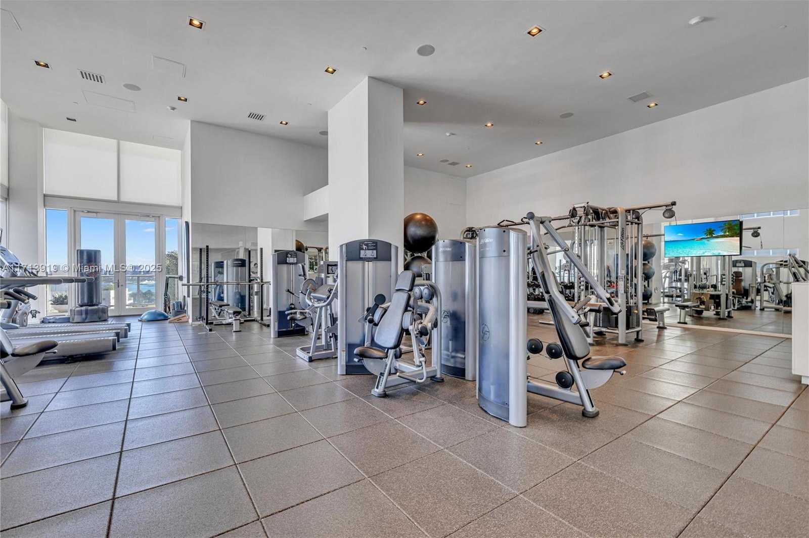 Small Image of 1040 BISCAYNE BLVD #2501, Miami Number 43