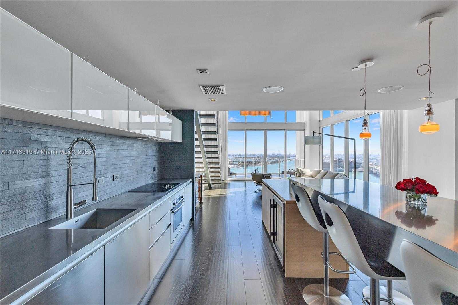 Small Image of 1040 BISCAYNE BLVD #2501, Miami Number 5