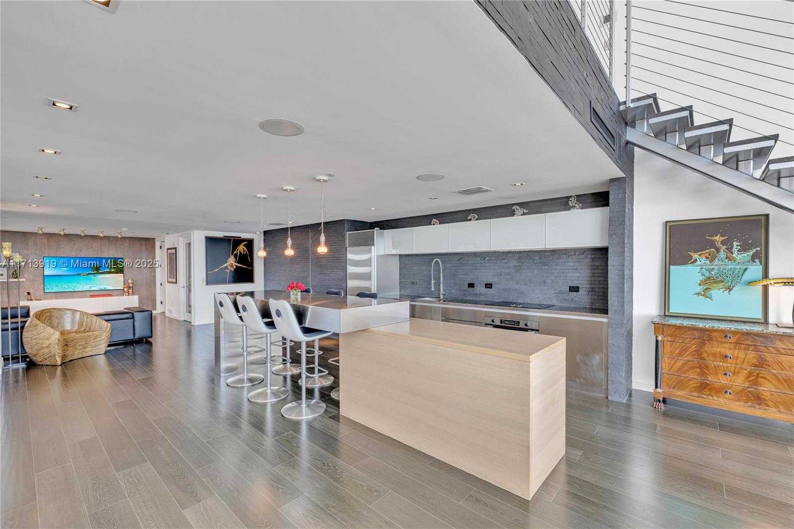 Small Image of 1040 BISCAYNE BLVD #2501, Miami Number 6