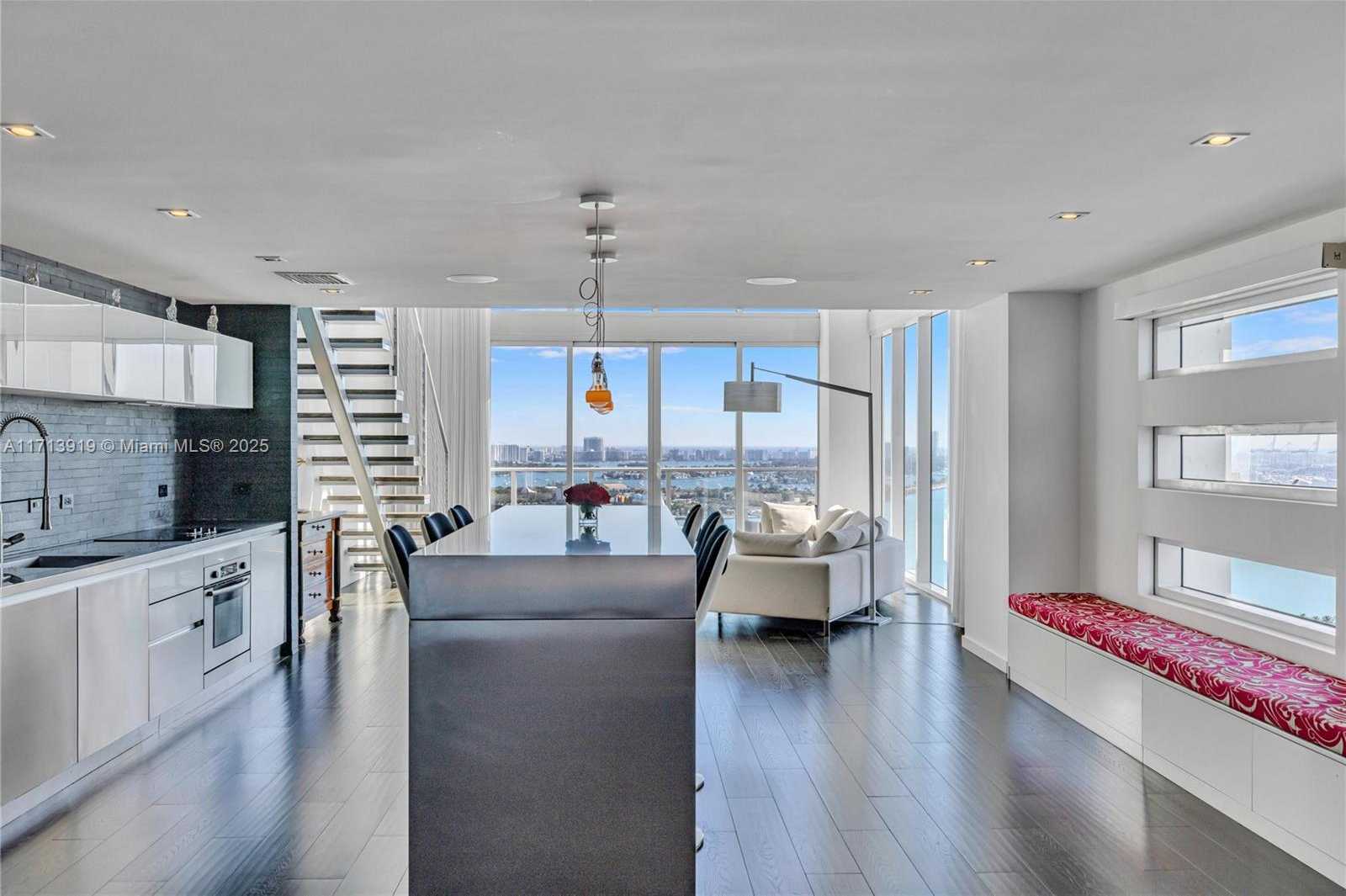 Small Image of 1040 BISCAYNE BLVD #2501, Miami Number 7