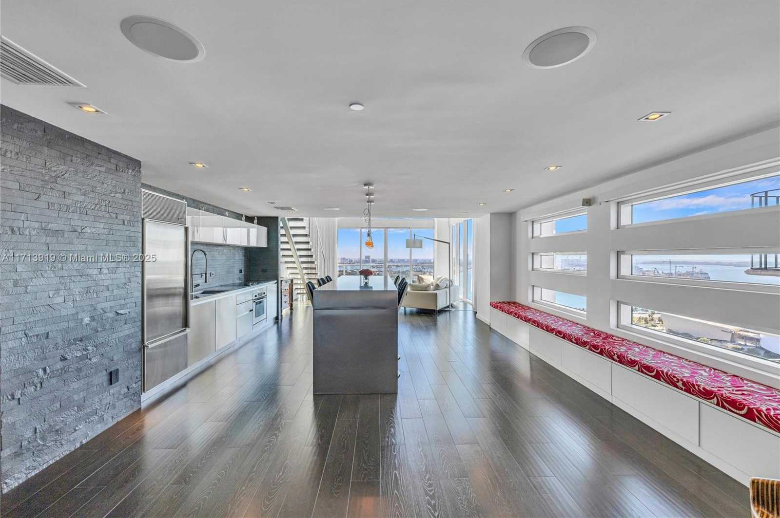 Small Image of 1040 BISCAYNE BLVD #2501, Miami Number 8