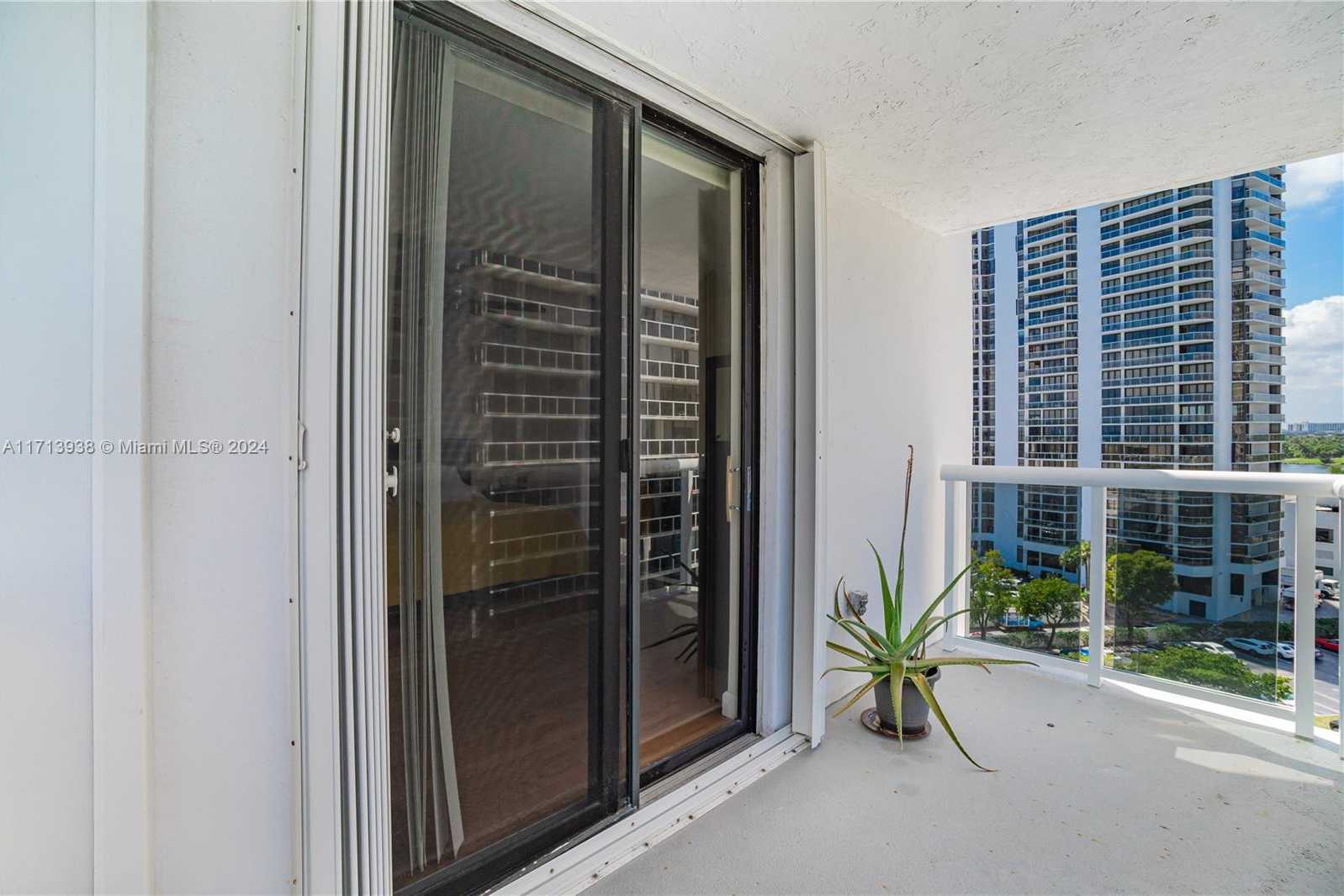 Small Image of 20515 EAST COUNTRY CLUB DR #1048, Aventura Number 6