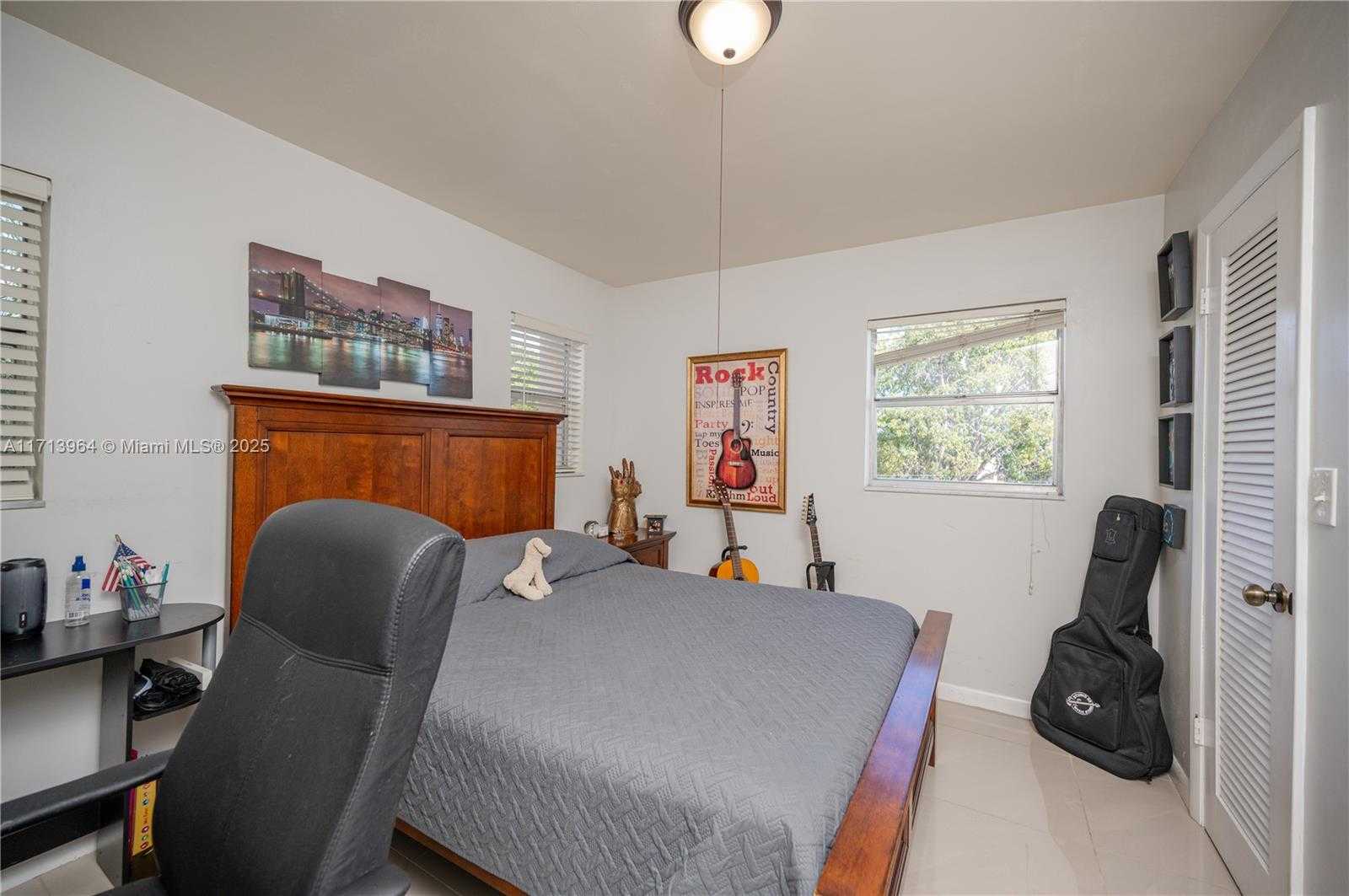 Small Image of 8861 SUNRISE LAKES BLVD #301, Sunrise Number 14