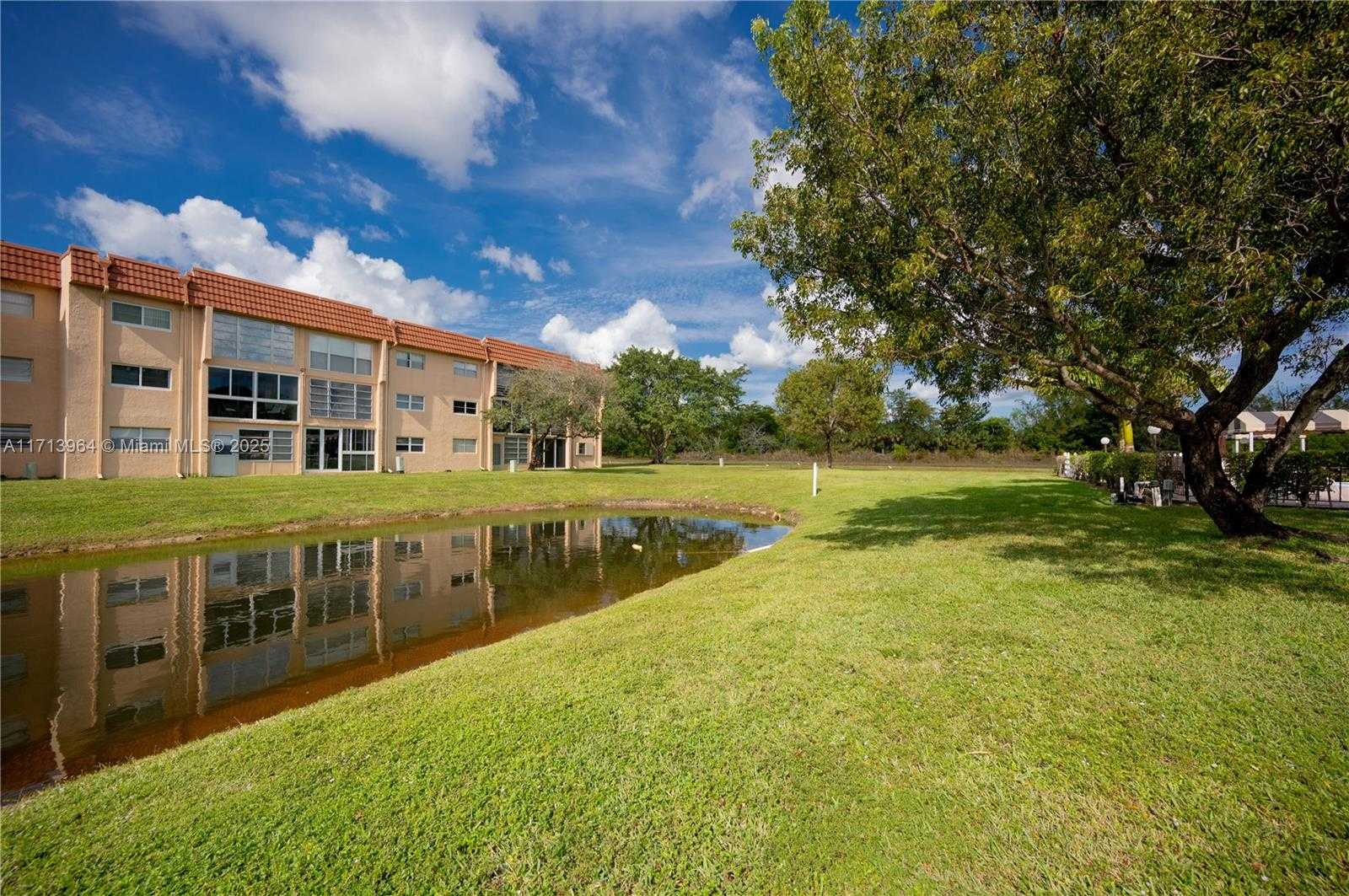 Small Image of 8861 SUNRISE LAKES BLVD #301, Sunrise Number 19