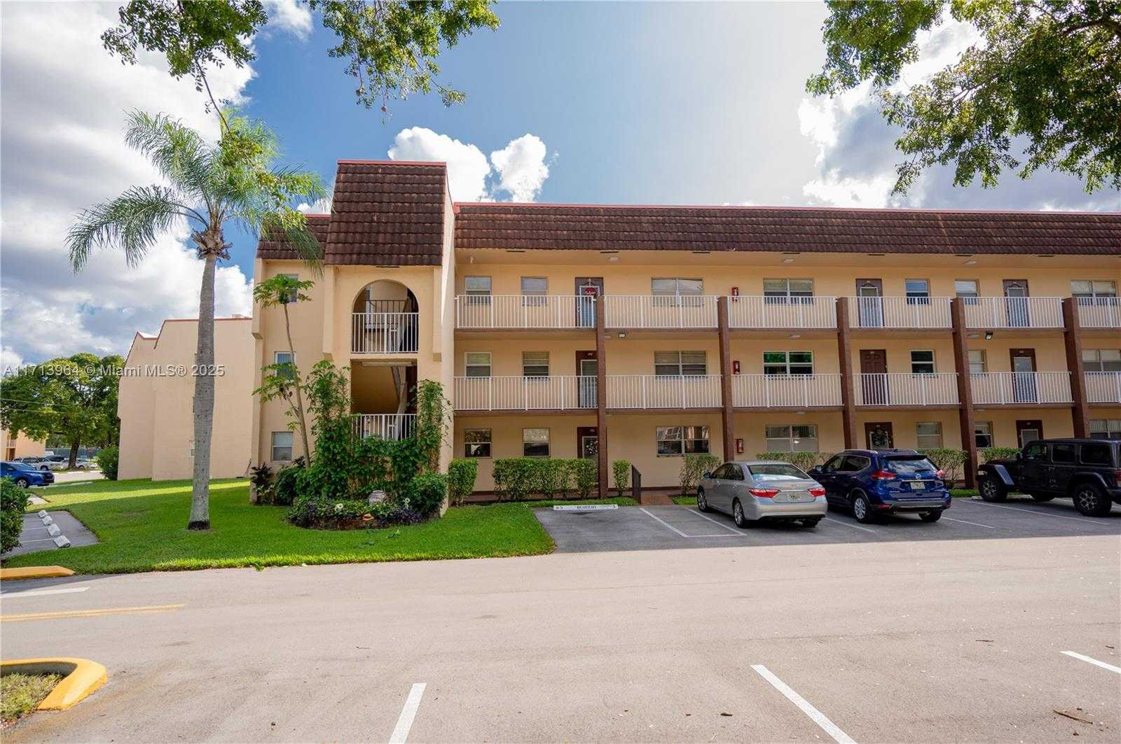 Small Image of 8861 SUNRISE LAKES BLVD #301, Sunrise Number 21