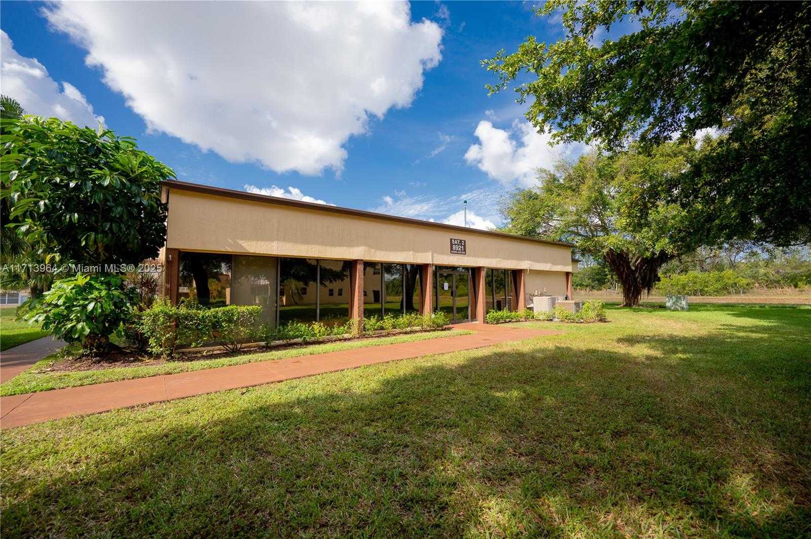 Small Image of 8861 SUNRISE LAKES BLVD #301, Sunrise Number 38