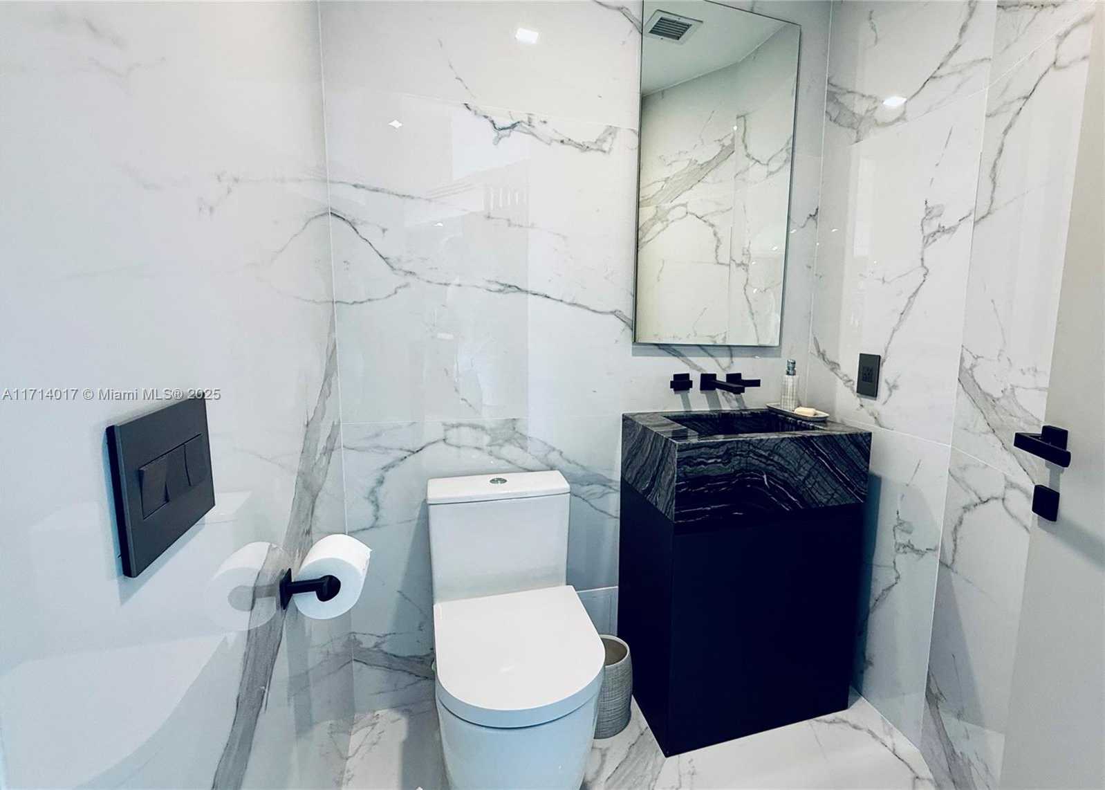 Small Image of 1000 SOUTH POINTE DR #PH1706, Miami Beach Number 11