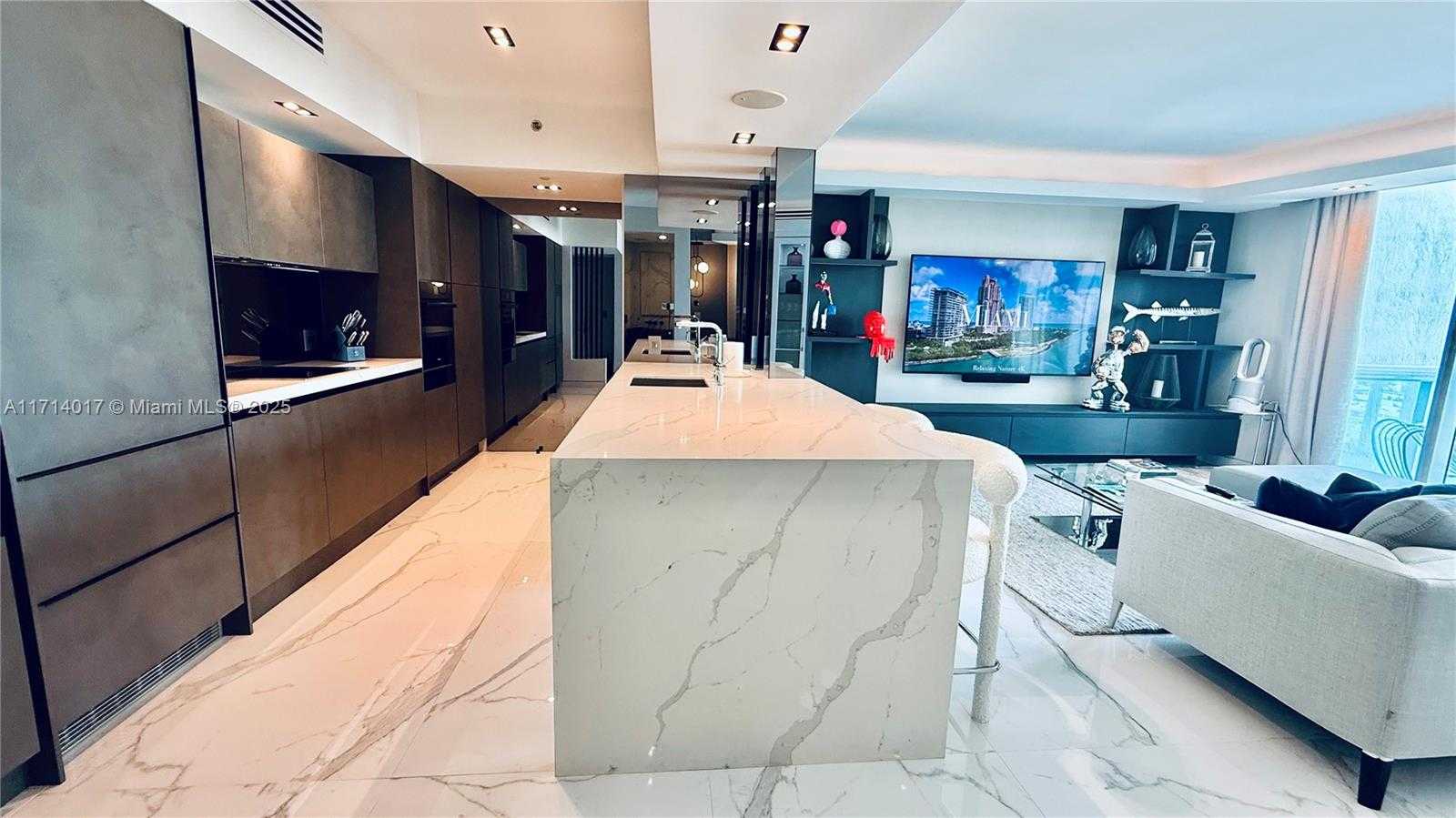 Small Image of 1000 SOUTH POINTE DR #PH1706, Miami Beach Number 12