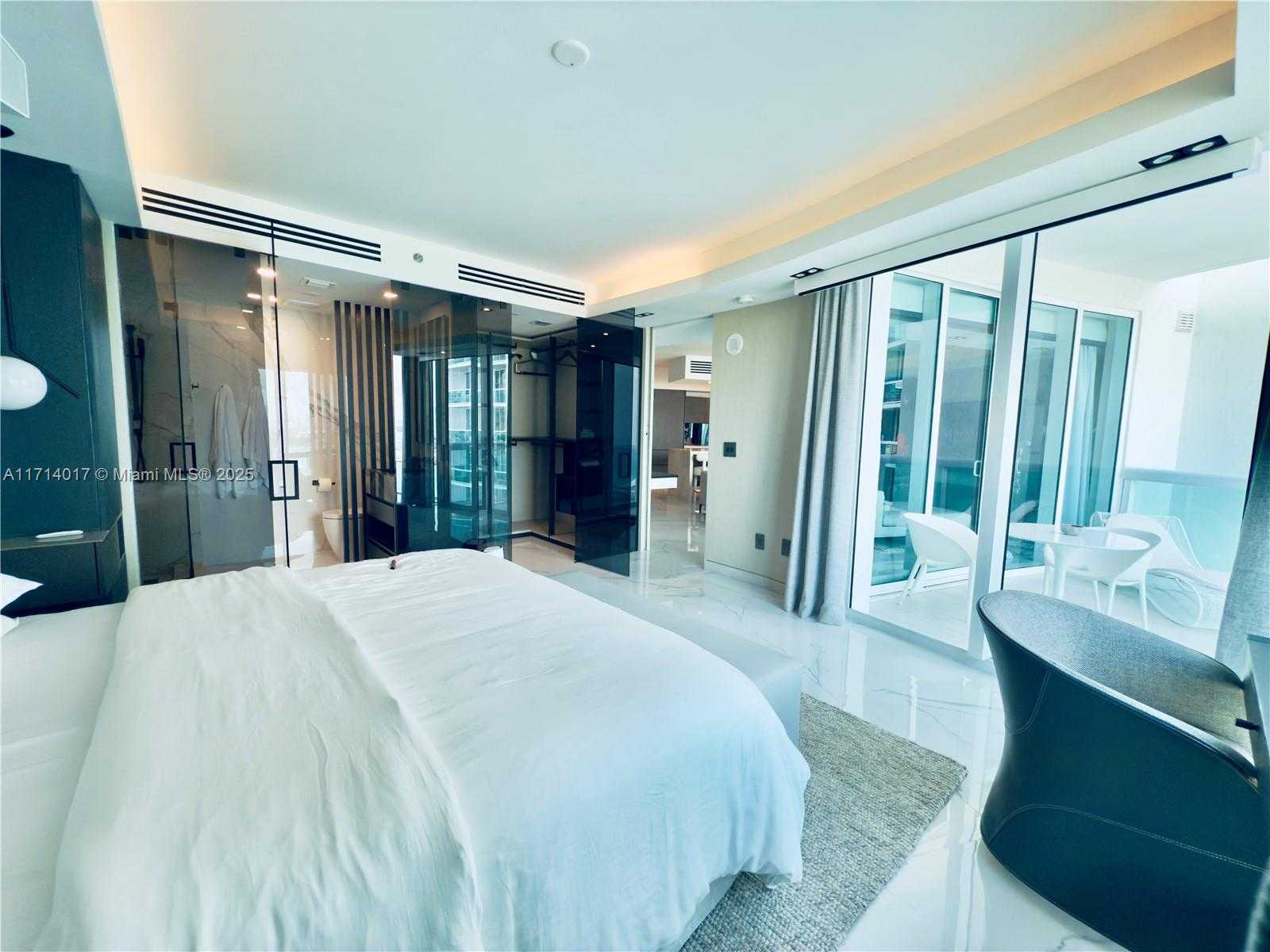 Small Image of 1000 SOUTH POINTE DR #PH1706, Miami Beach Number 15