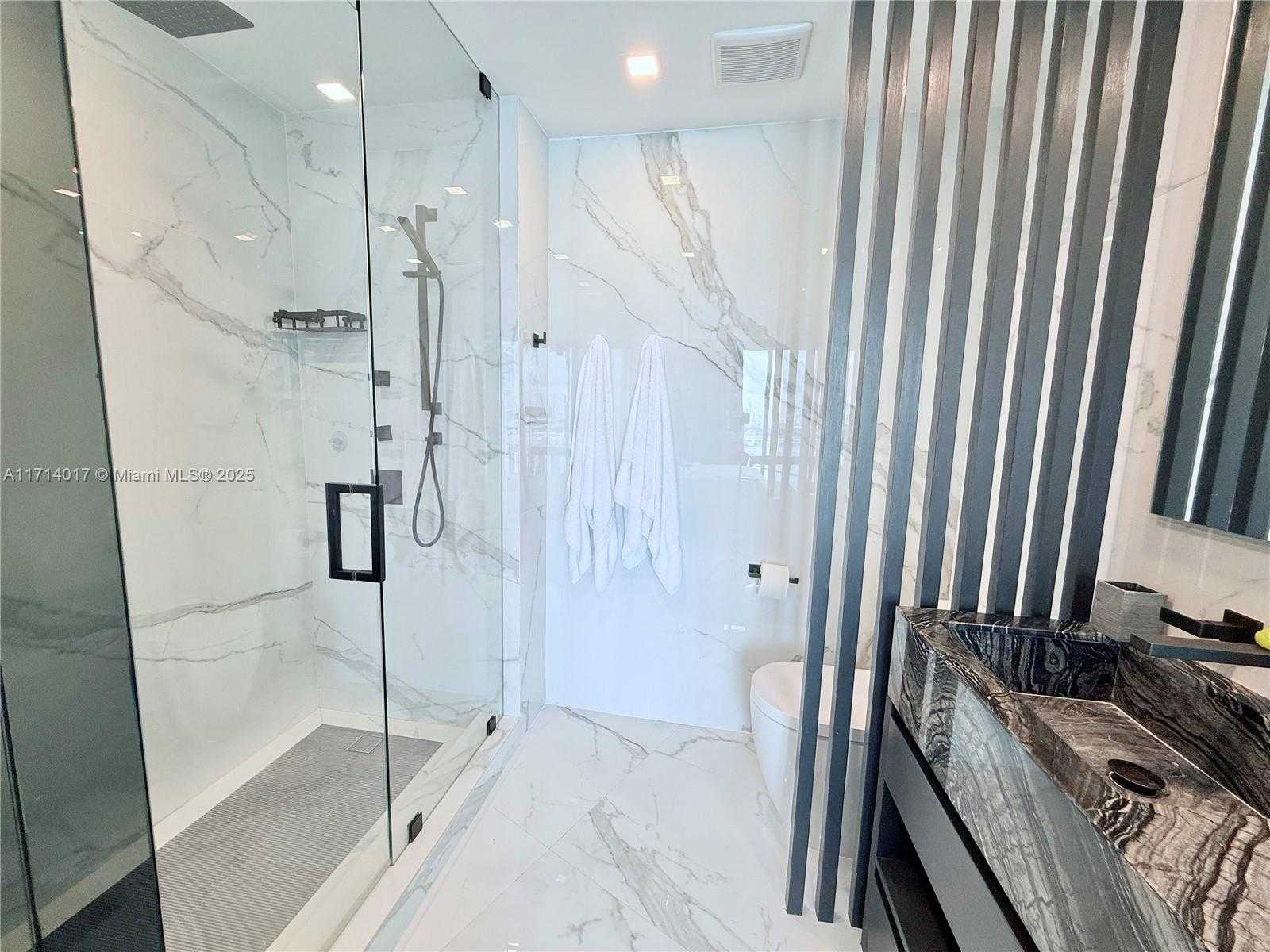 Small Image of 1000 SOUTH POINTE DR #PH1706, Miami Beach Number 19