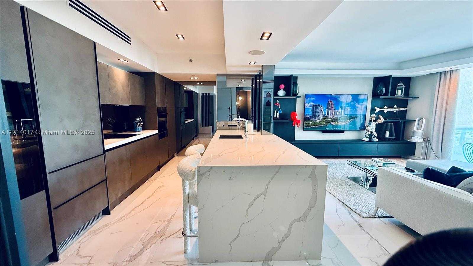 Small Image of 1000 SOUTH POINTE DR #PH1706, Miami Beach Number 6