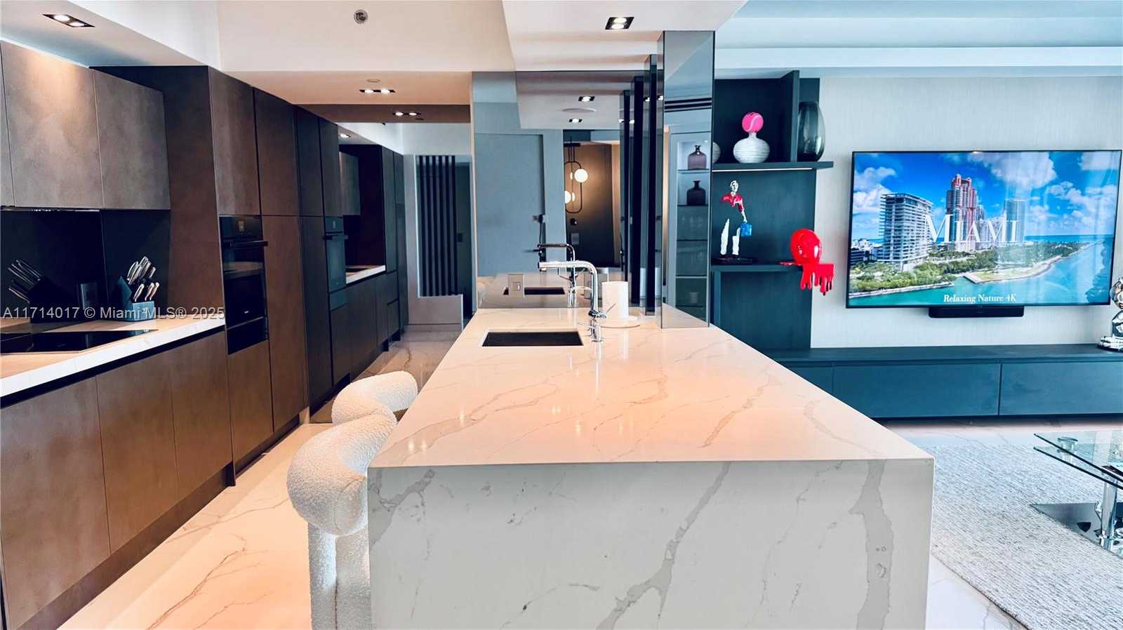 Small Image of 1000 SOUTH POINTE DR #PH1706, Miami Beach Number 7