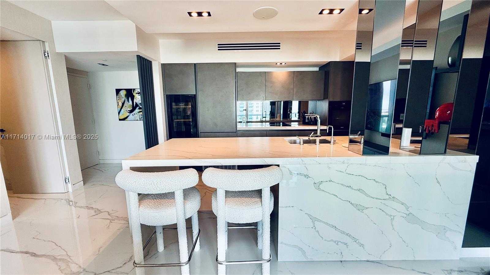 Small Image of 1000 SOUTH POINTE DR #PH1706, Miami Beach Number 8