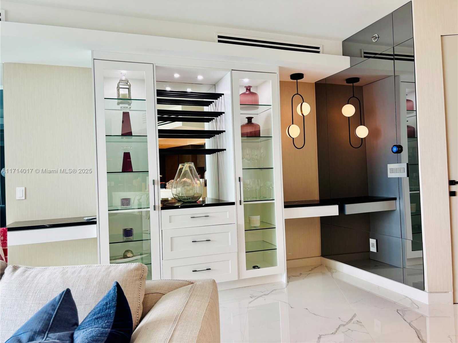 Small Image of 1000 SOUTH POINTE DR #PH1706, Miami Beach Number 9