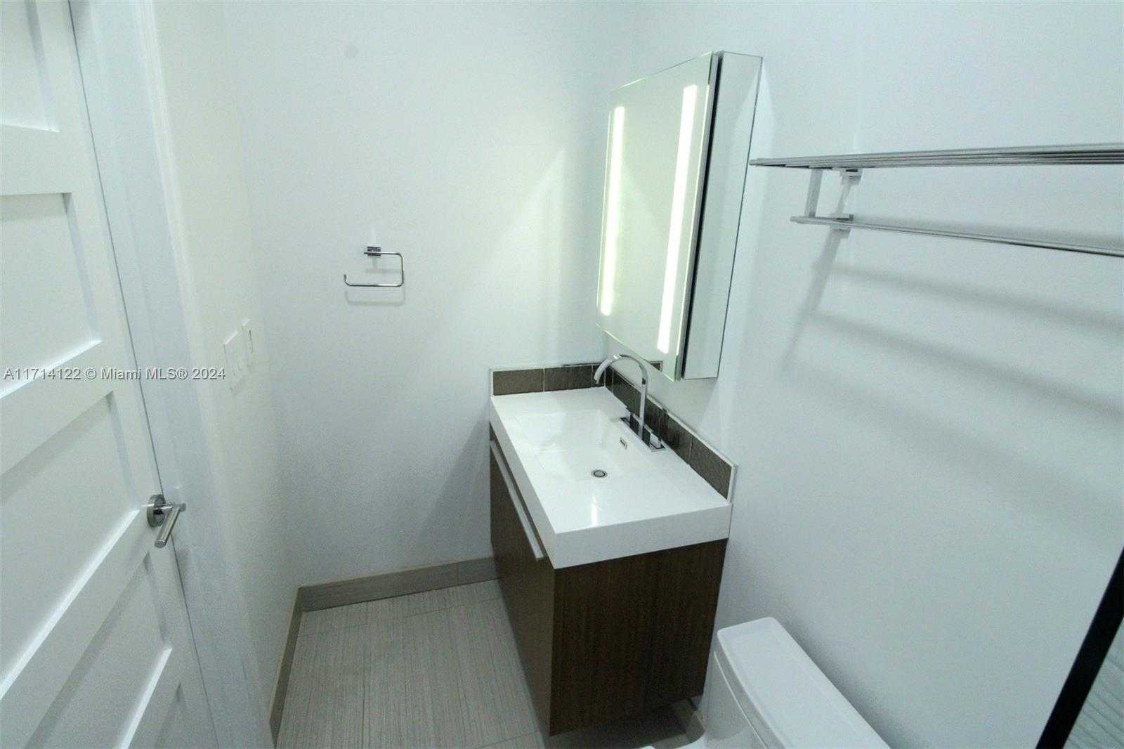 Small Image of 310 POINCIANA DR #802, Sunny Isles Beach Number 10