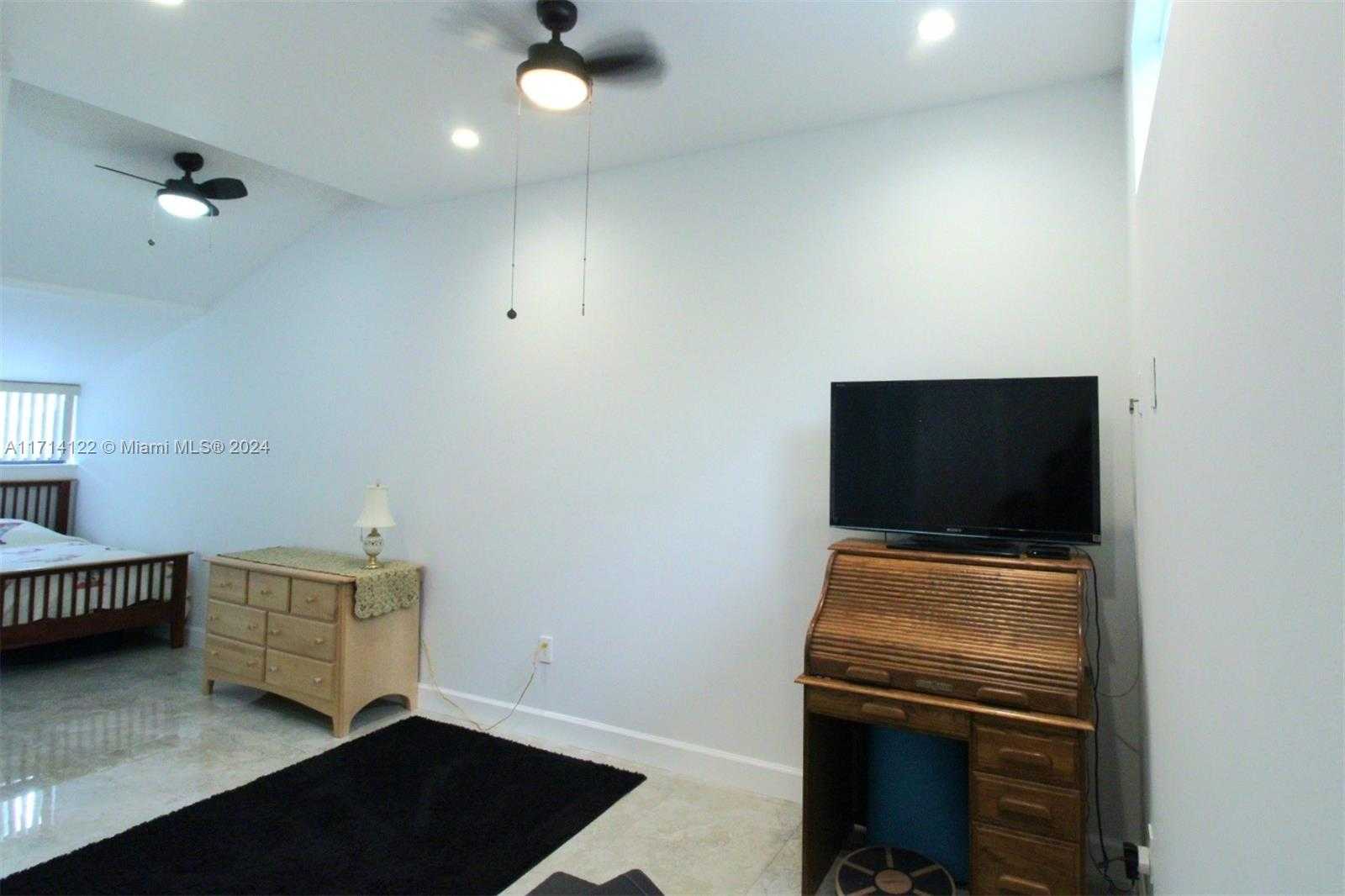 Small Image of 310 POINCIANA DR #802, Sunny Isles Beach Number 16