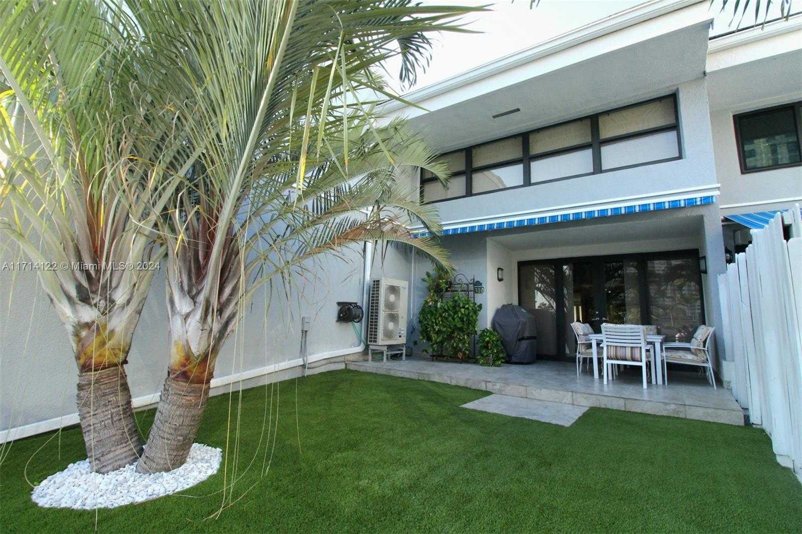 Small Image of 310 POINCIANA DR #802, Sunny Isles Beach Number 2
