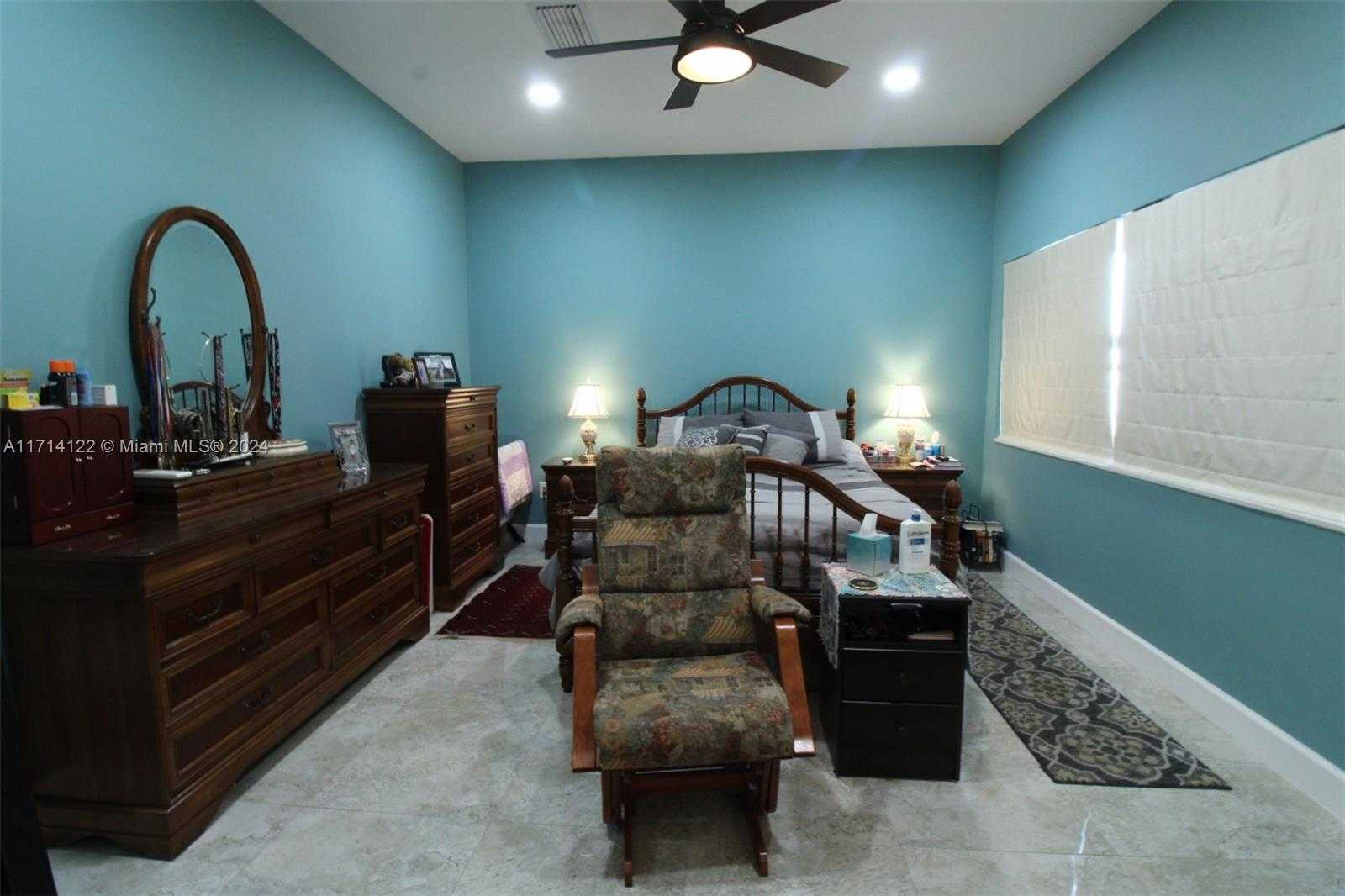 Small Image of 310 POINCIANA DR #802, Sunny Isles Beach Number 4