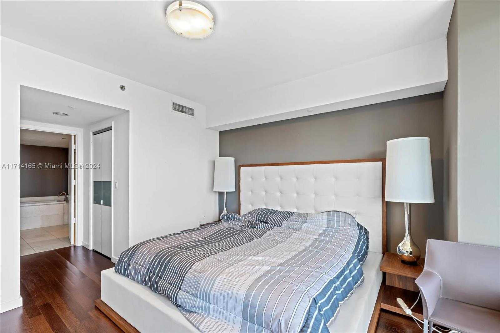 Small Image of 495 BRICKELL AVE #4805, Miami Number 10