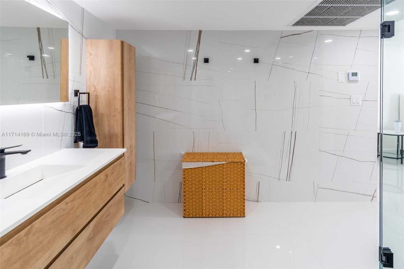 Small Image of 5701 COLLINS AVE #601, Miami Beach Number 10