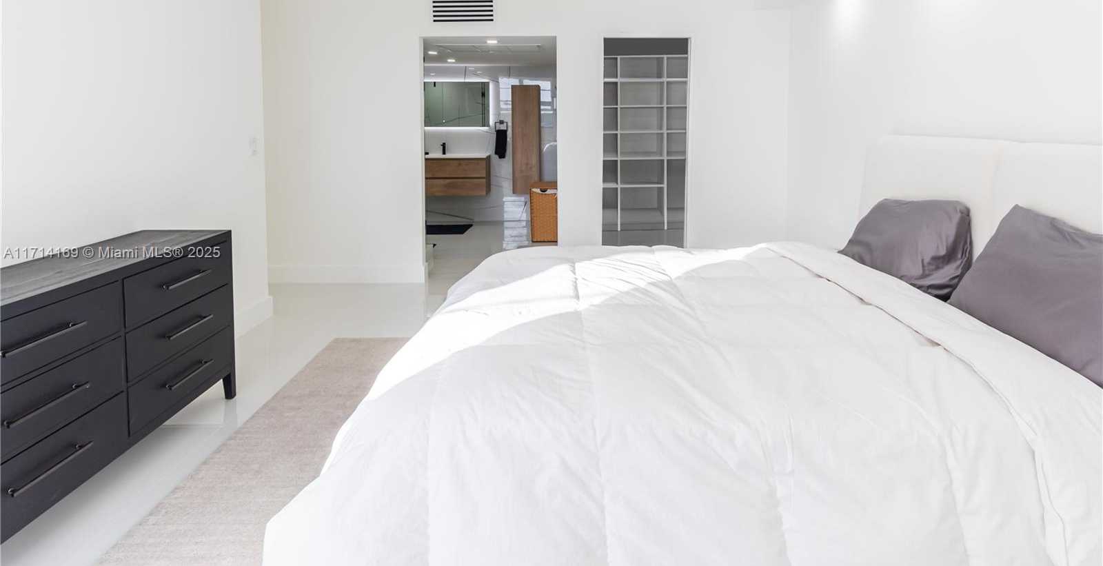 Small Image of 5701 COLLINS AVE #601, Miami Beach Number 12