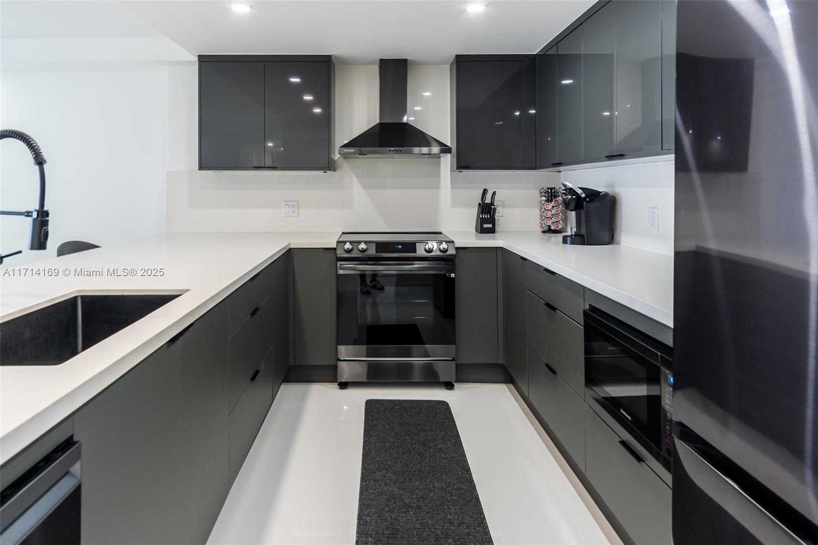 Small Image of 5701 COLLINS AVE #601, Miami Beach Number 16