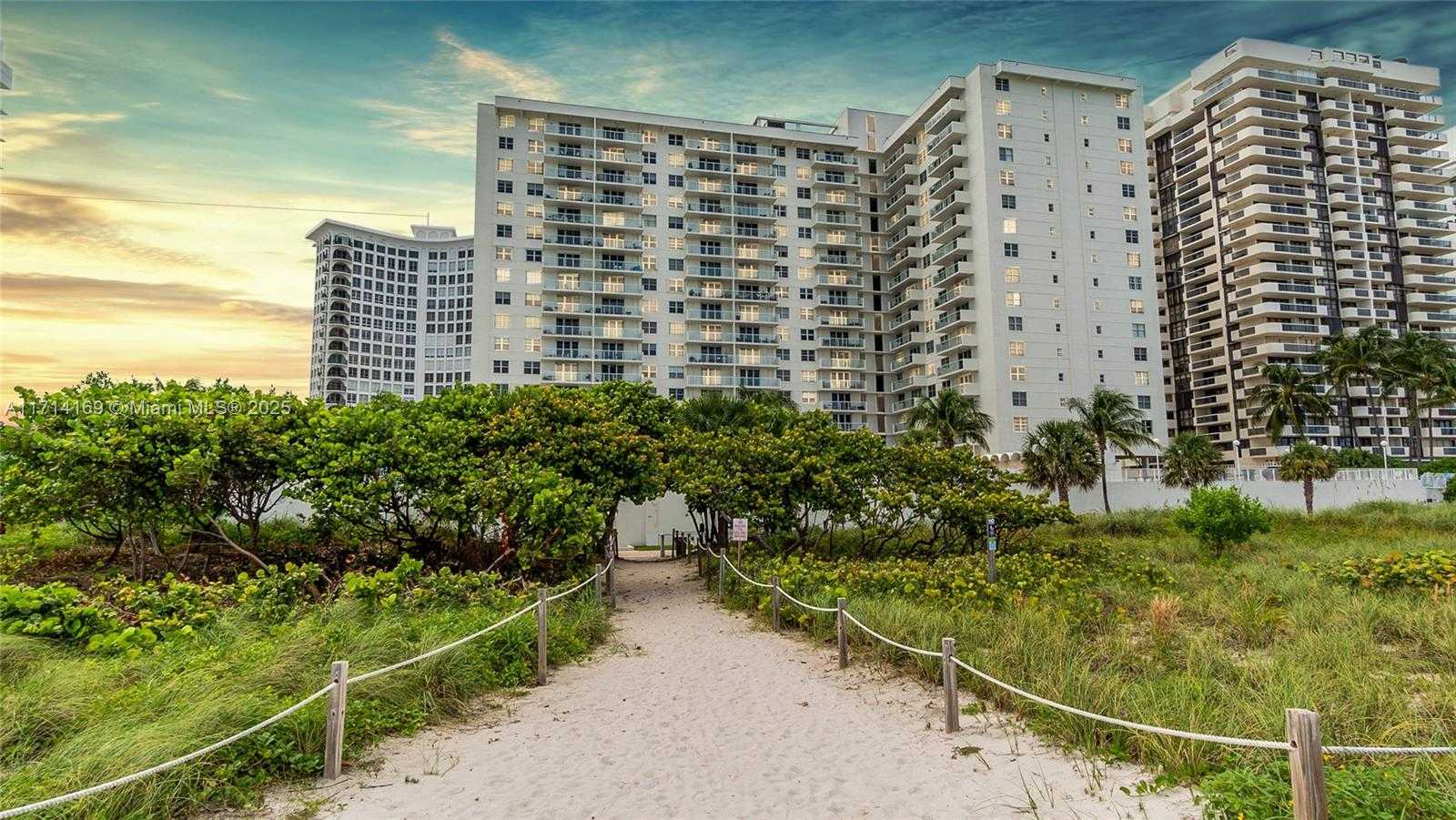 Small Image of 5701 COLLINS AVE #601, Miami Beach Number 21