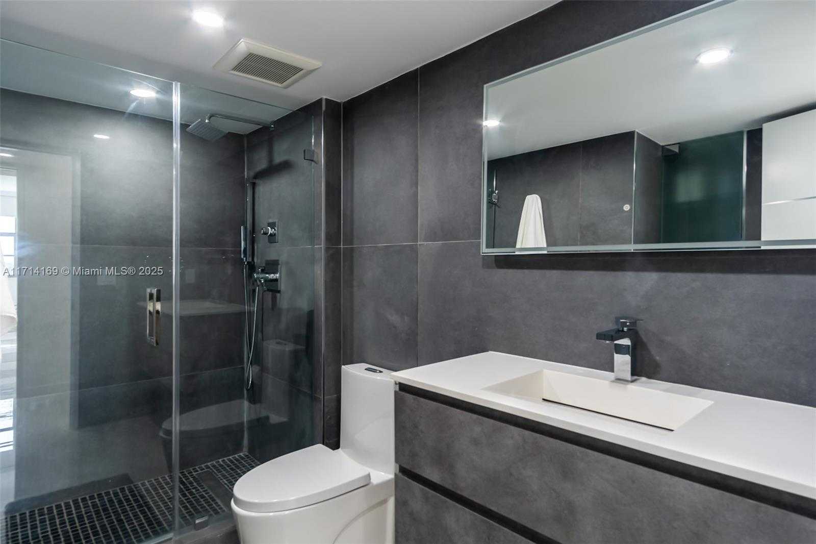 Small Image of 5701 COLLINS AVE #601, Miami Beach Number 6