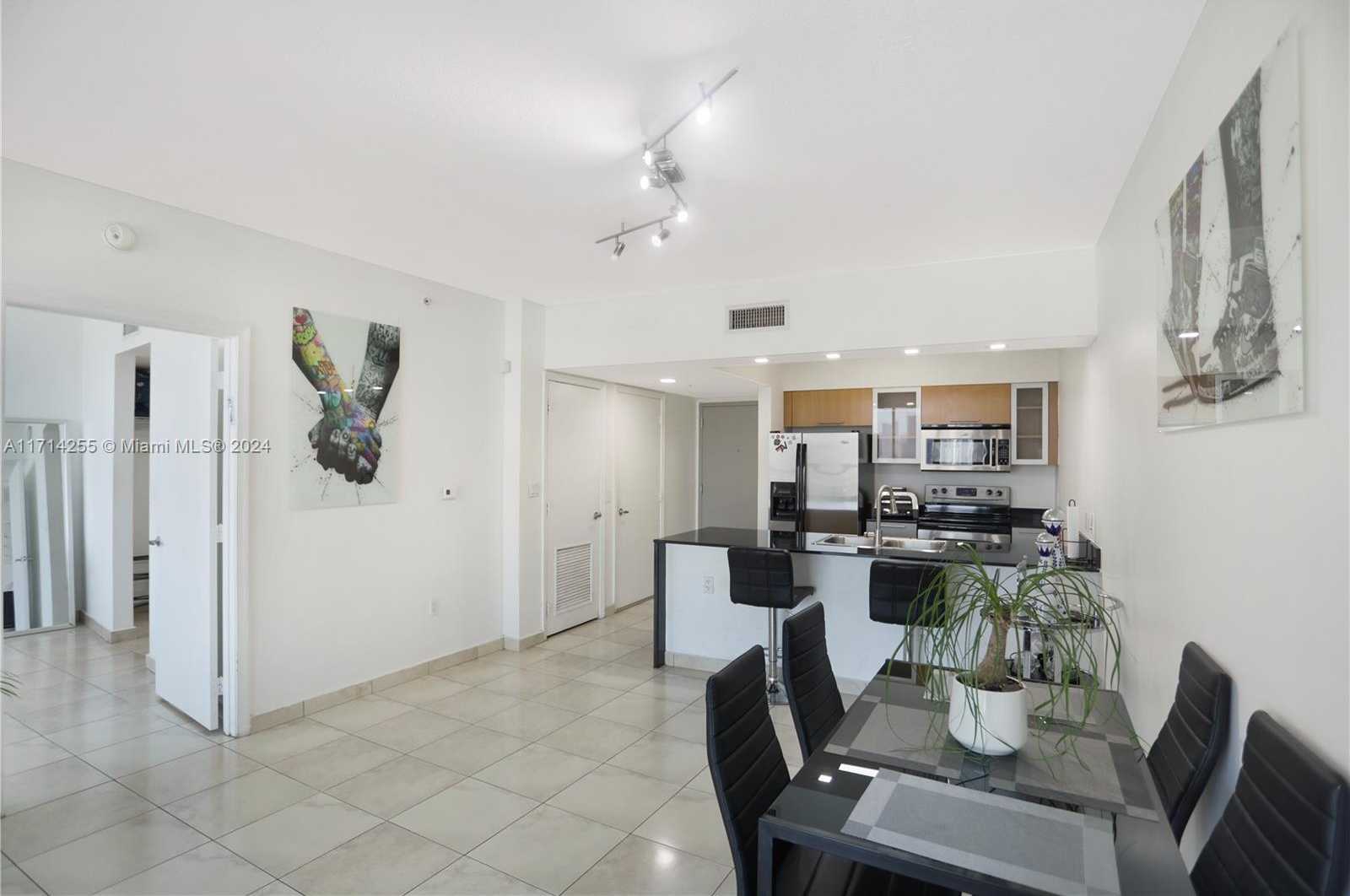 Small Image of 1750 NORTH BAYSHORE DR #3210, Miami Number 14