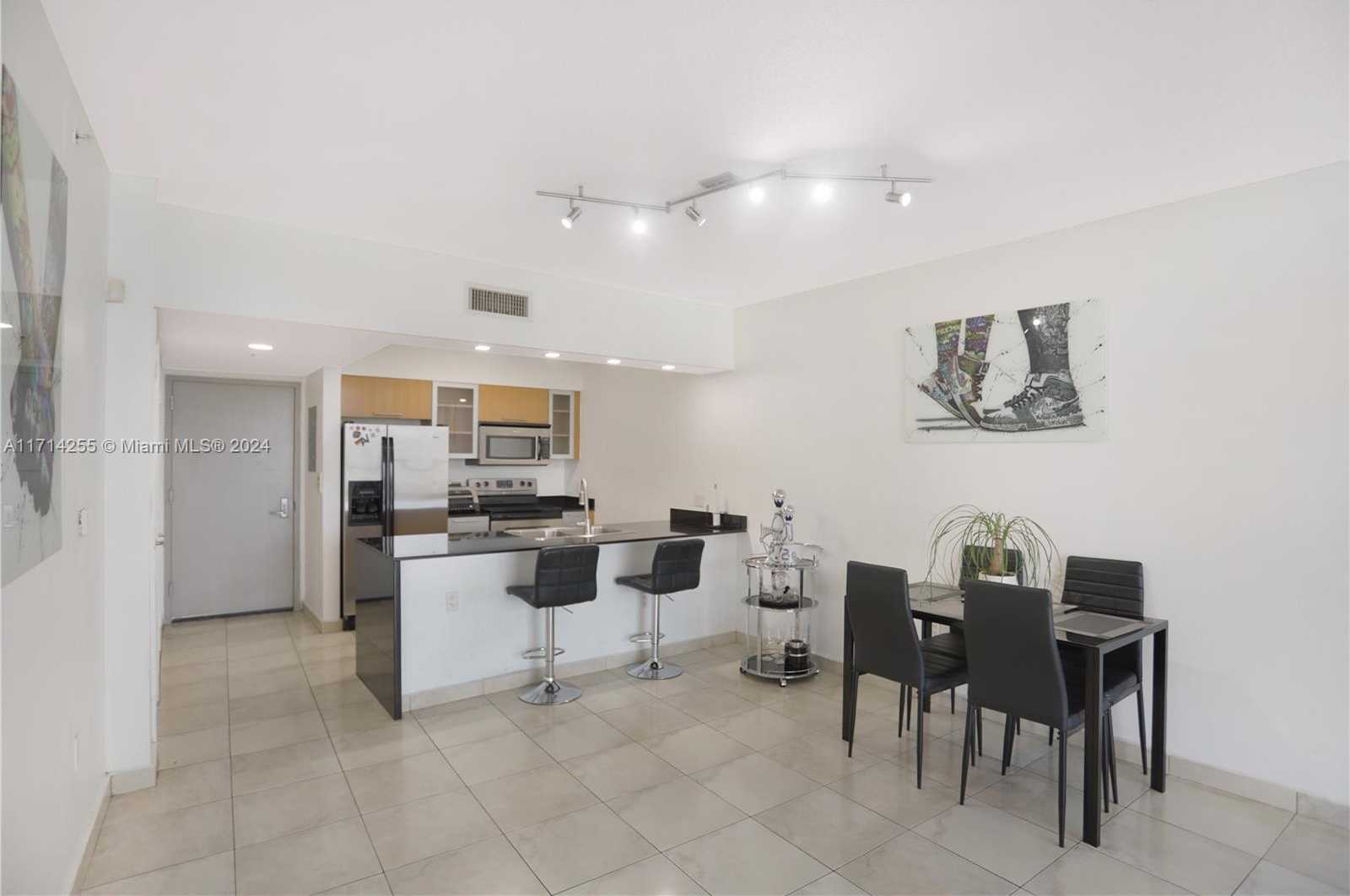 Small Image of 1750 NORTH BAYSHORE DR #3210, Miami Number 15