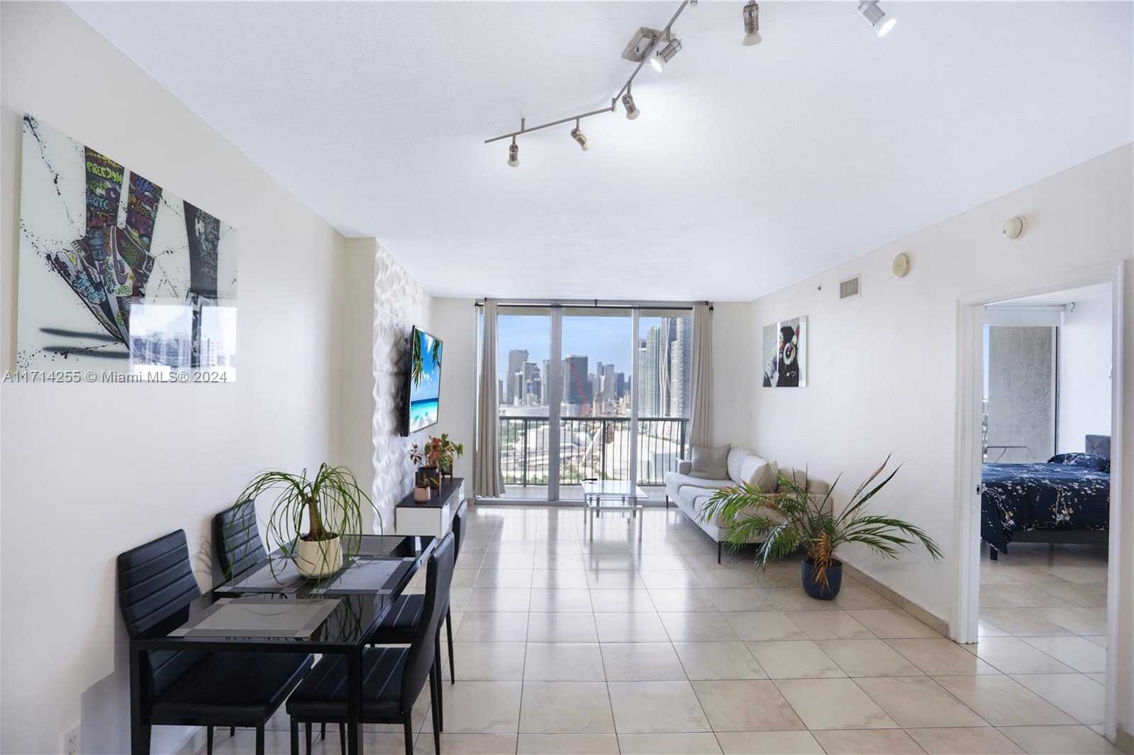 Small Image of 1750 NORTH BAYSHORE DR #3210, Miami Number 4