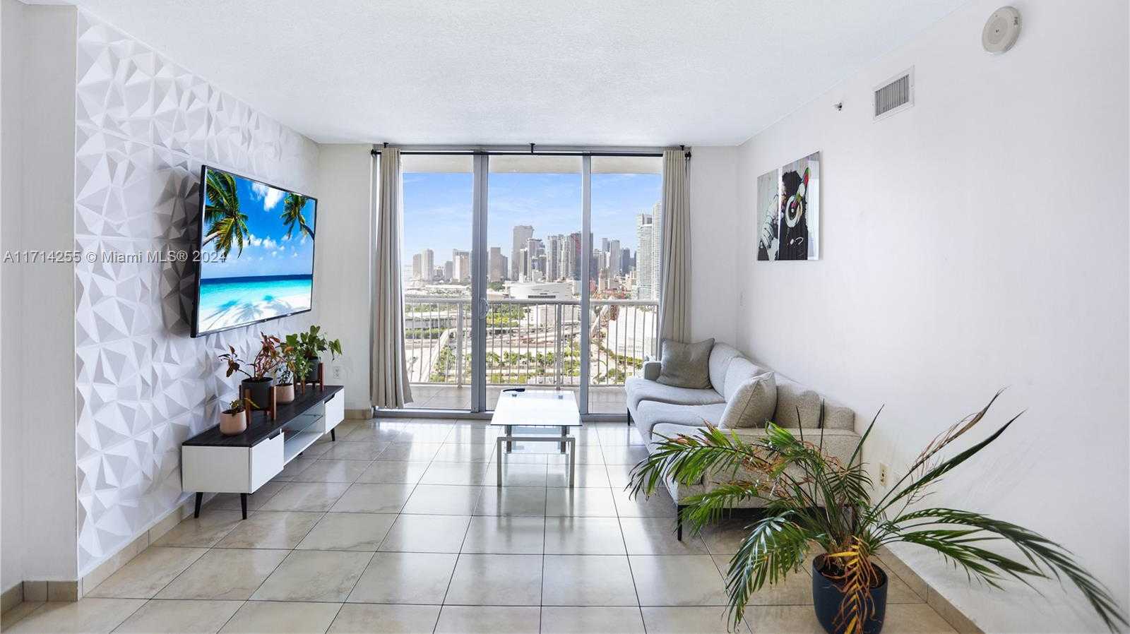 Small Image of 1750 NORTH BAYSHORE DR #3210, Miami Number 5