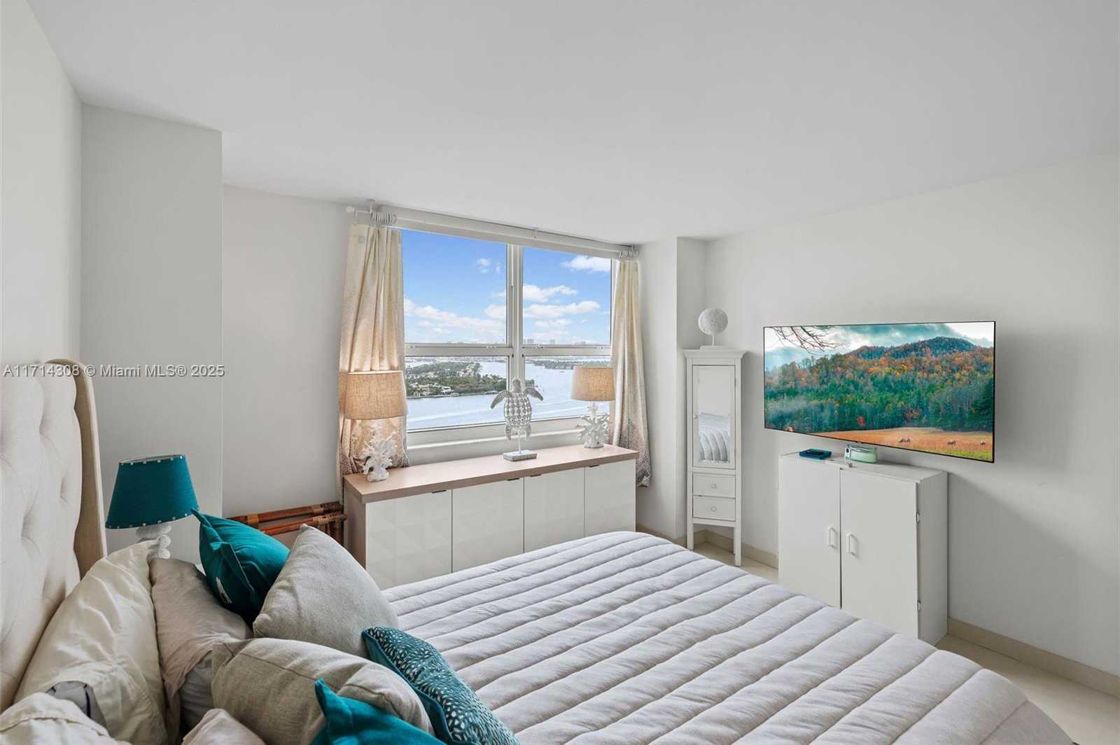 Small Image of 650 WEST AVE #2407, Miami Beach Number 12