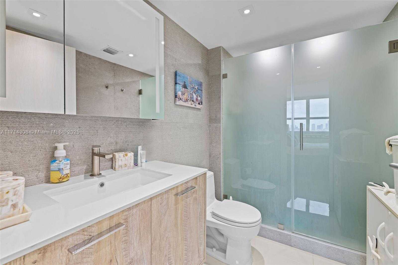 Small Image of 650 WEST AVE #2407, Miami Beach Number 13