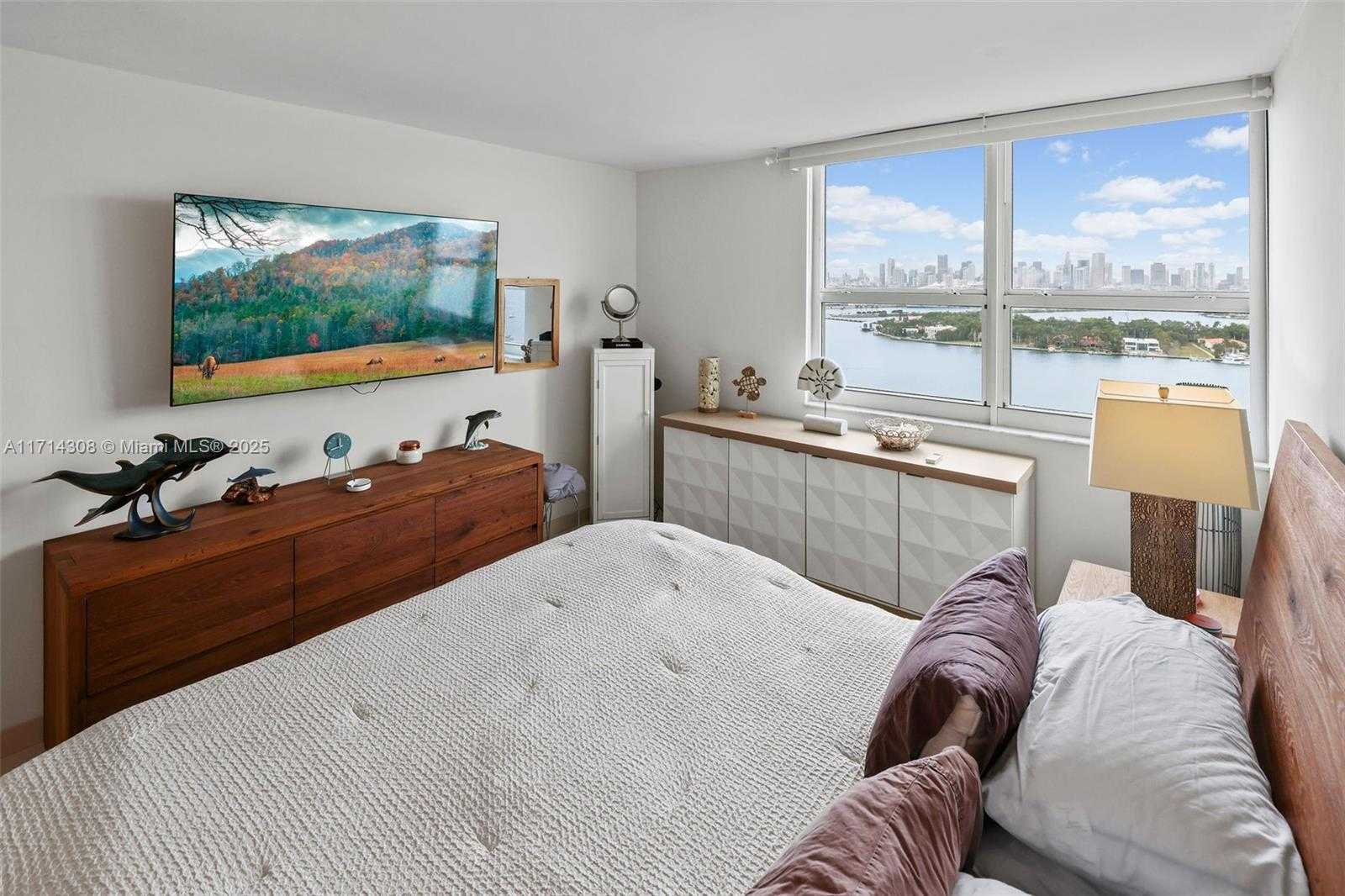 Small Image of 650 WEST AVE #2407, Miami Beach Number 15