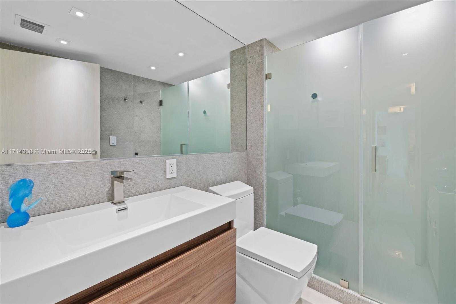Small Image of 650 WEST AVE #2407, Miami Beach Number 17