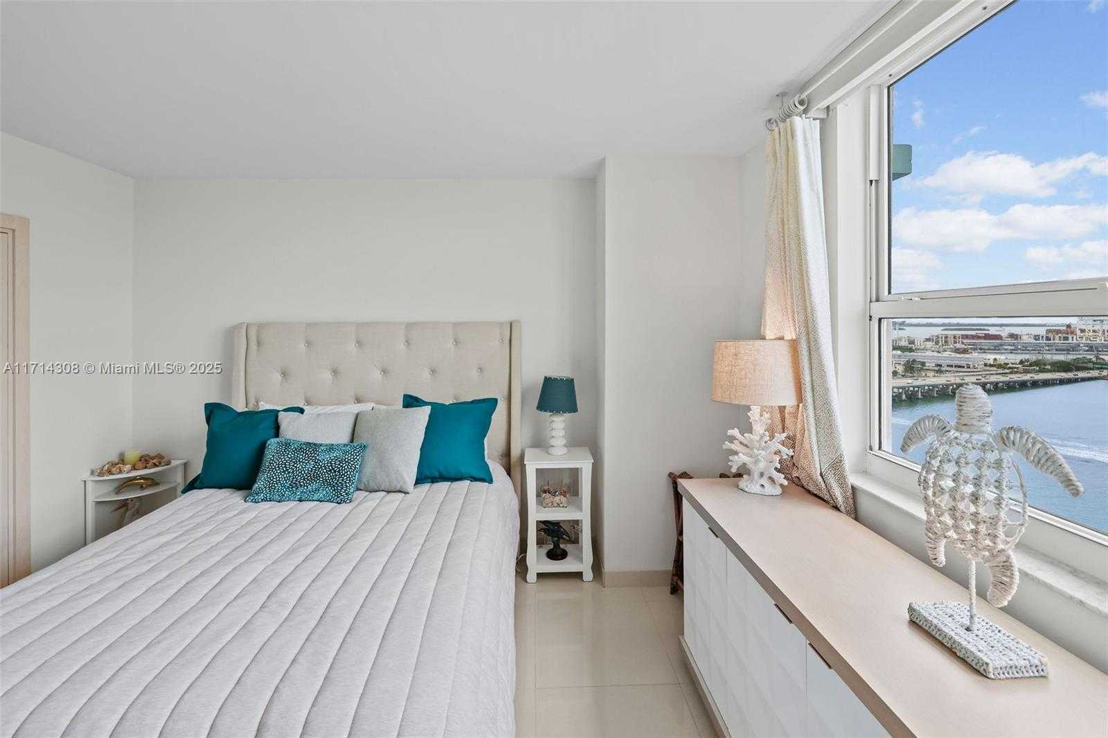 Small Image of 650 WEST AVE #2407, Miami Beach Number 18