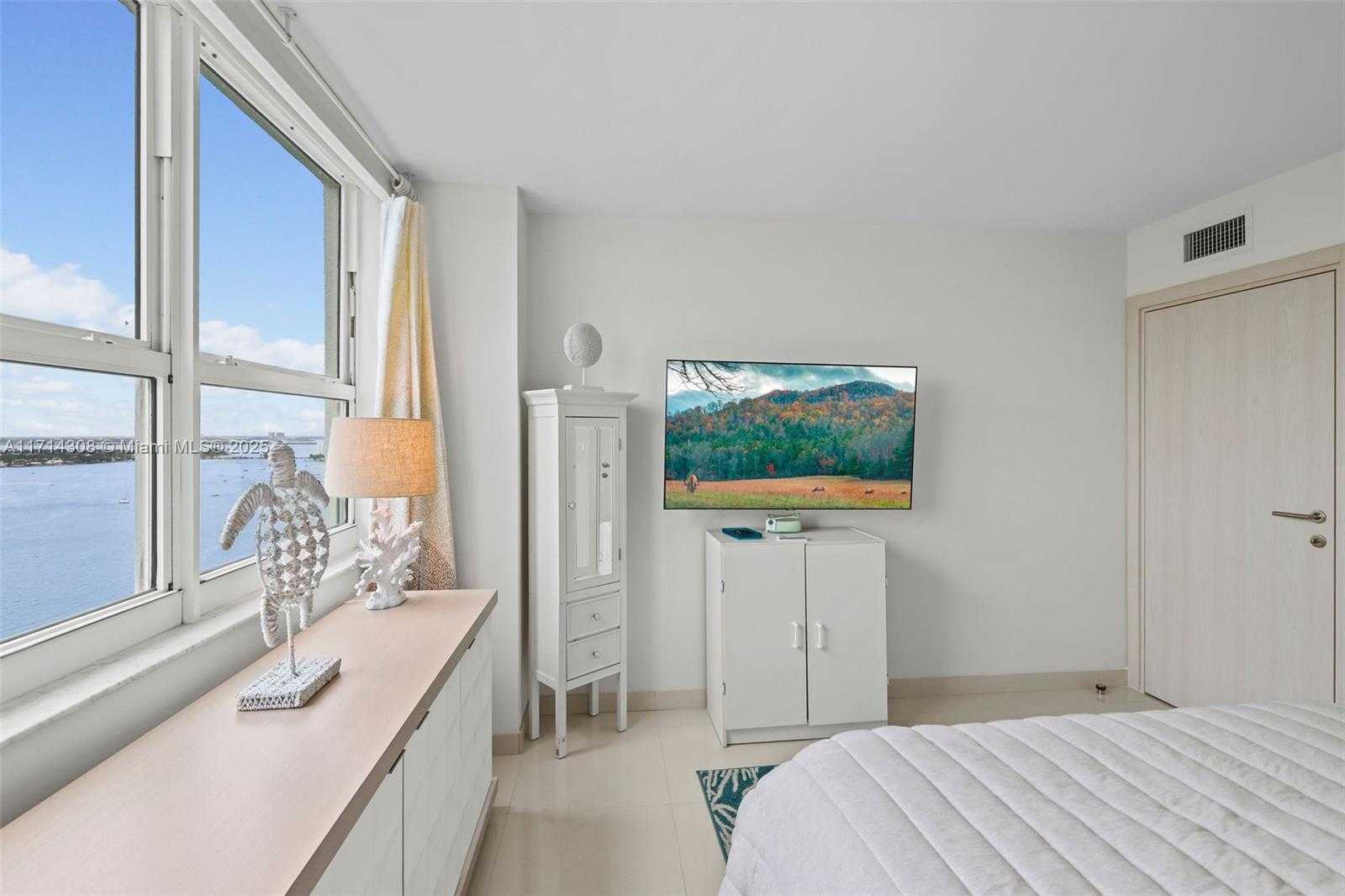 Small Image of 650 WEST AVE #2407, Miami Beach Number 19