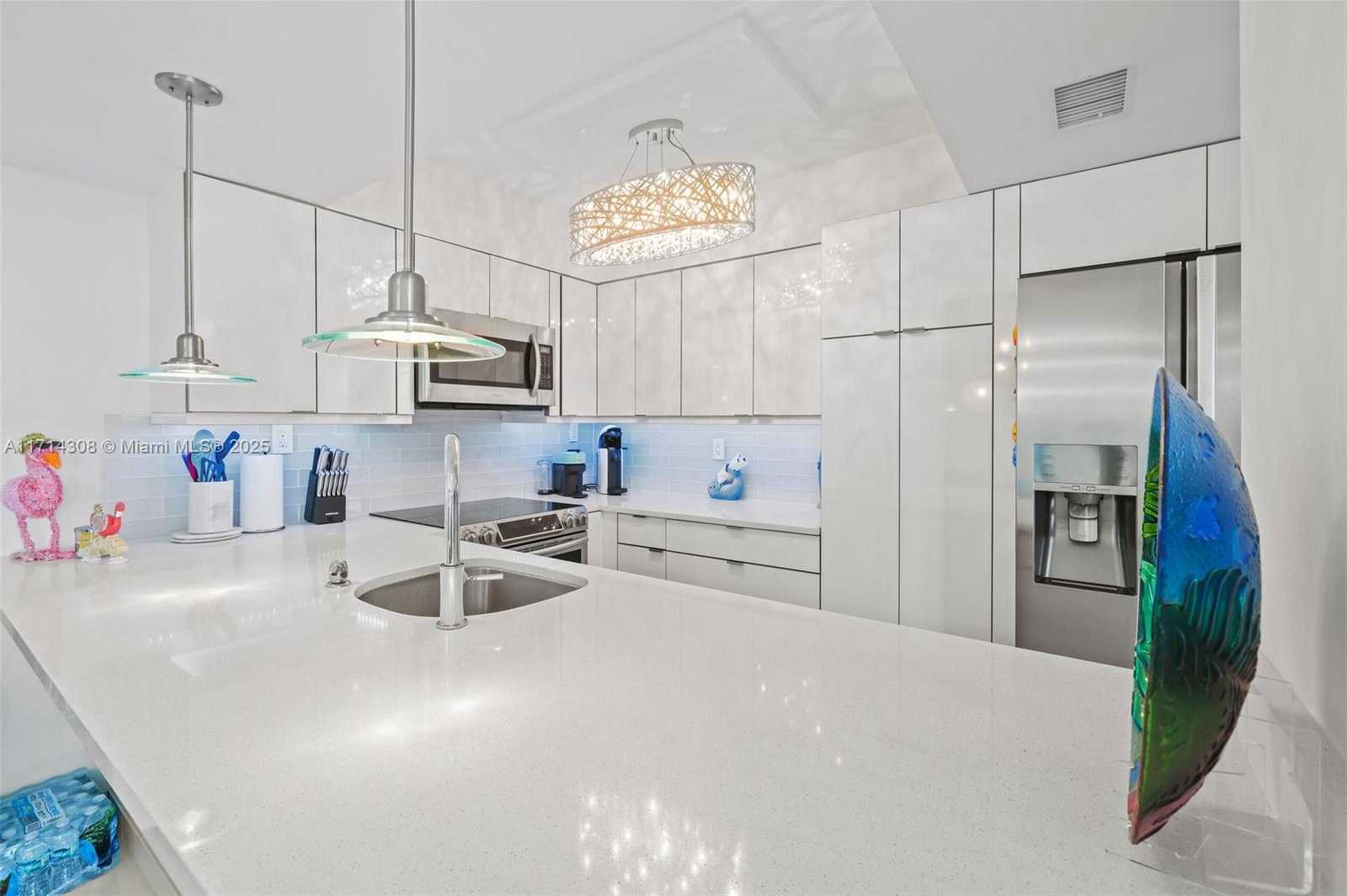 Small Image of 650 WEST AVE #2407, Miami Beach Number 6