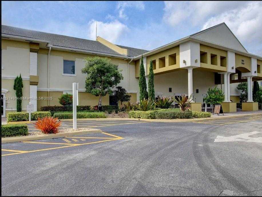 Small Image of 106 NORTHAMPTON #F, West Palm Beach Number 13