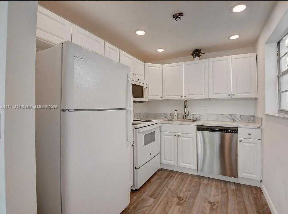 Small Image of 106 NORTHAMPTON #F, West Palm Beach Number 5