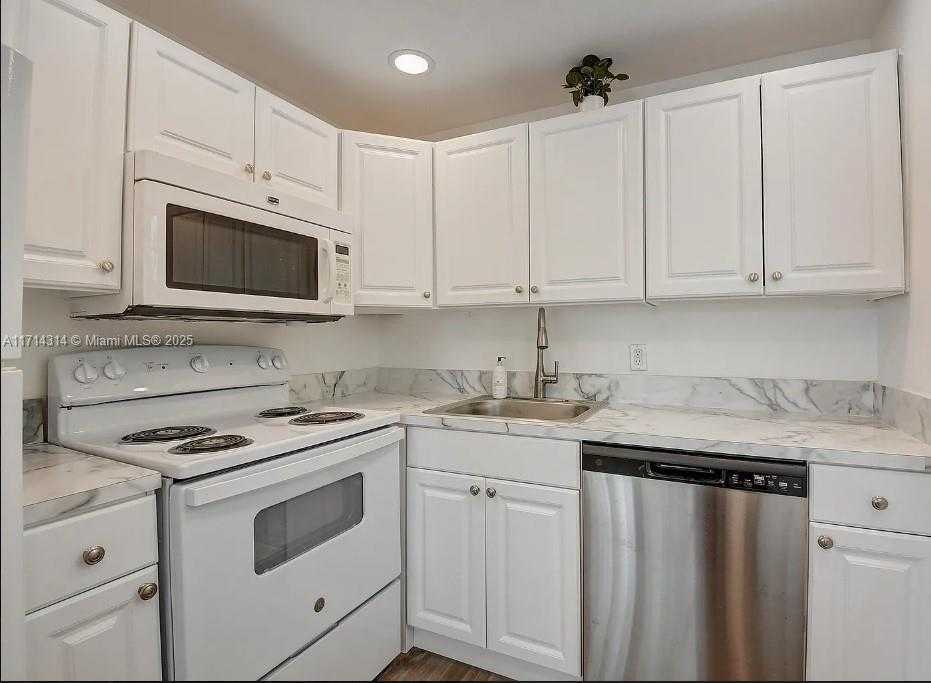 Small Image of 106 NORTHAMPTON #F, West Palm Beach Number 6
