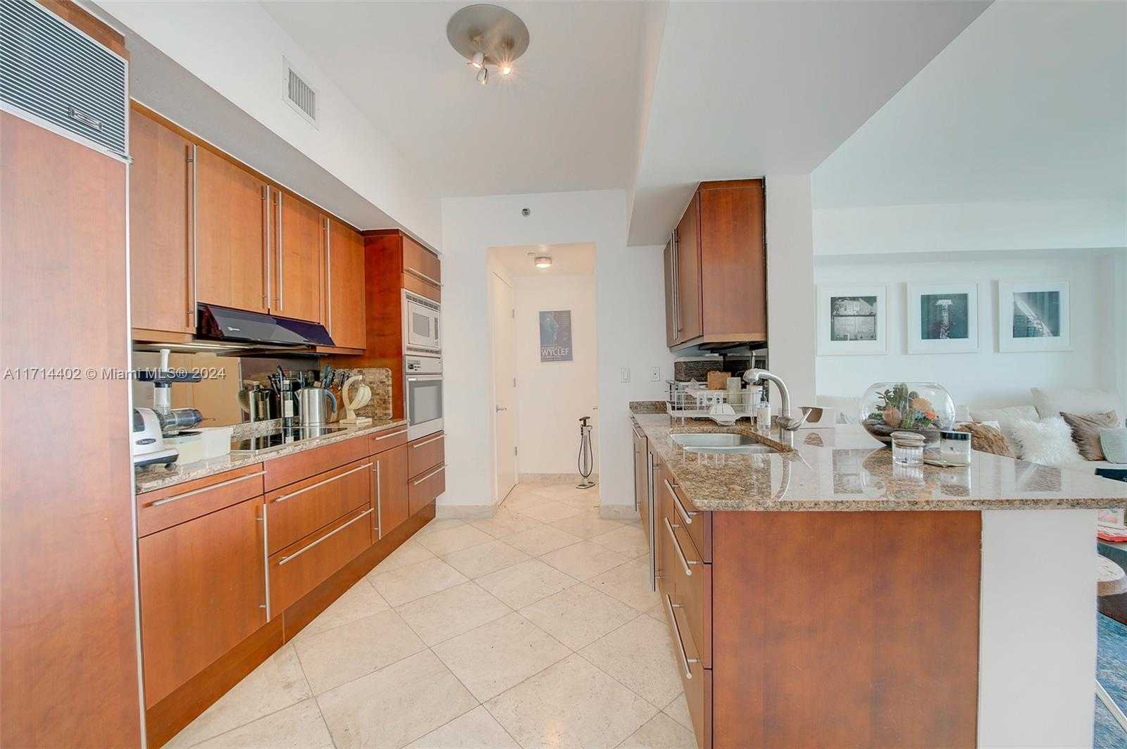 Small Image of 1000 SOUTH POINTE DR #1406, Miami Beach Number 10