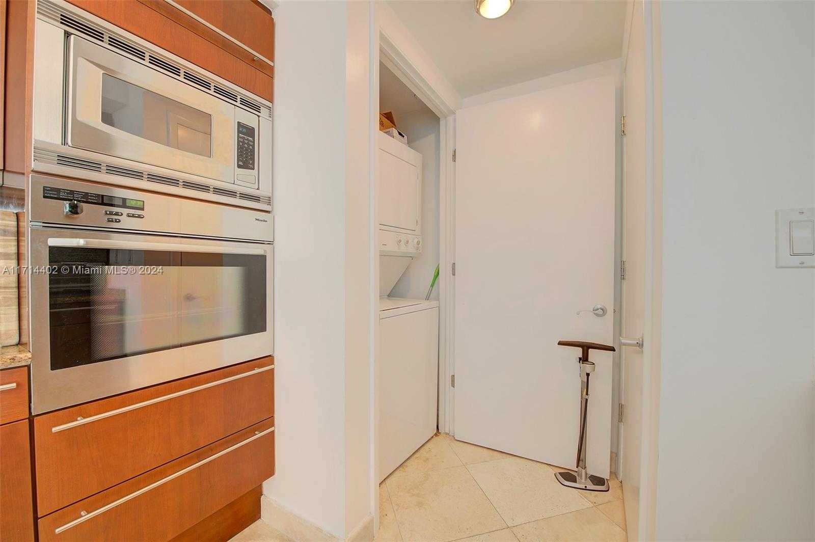 Small Image of 1000 SOUTH POINTE DR #1406, Miami Beach Number 11